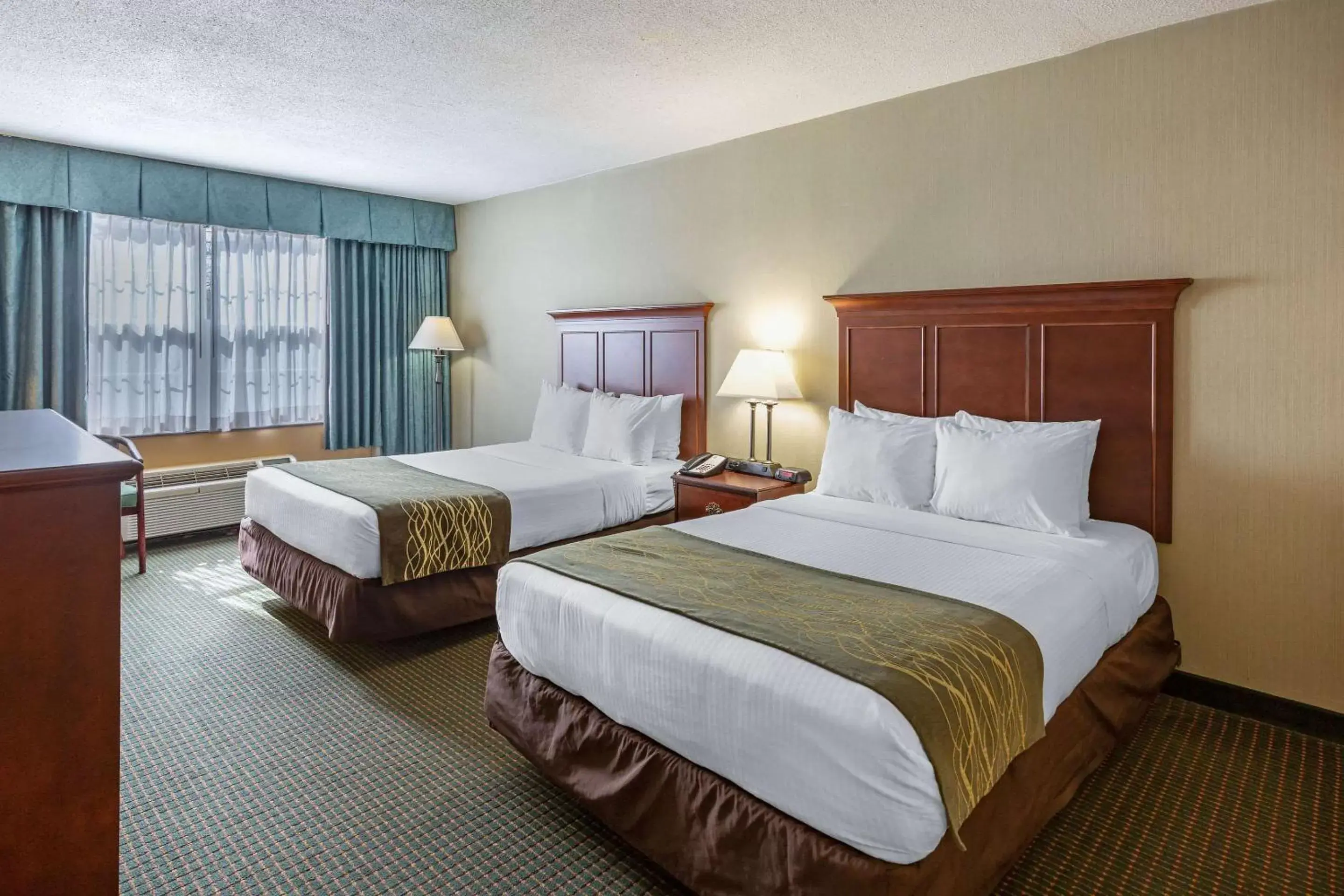 Photo of the whole room, Bed in Clarion Inn Falls Church- Arlington