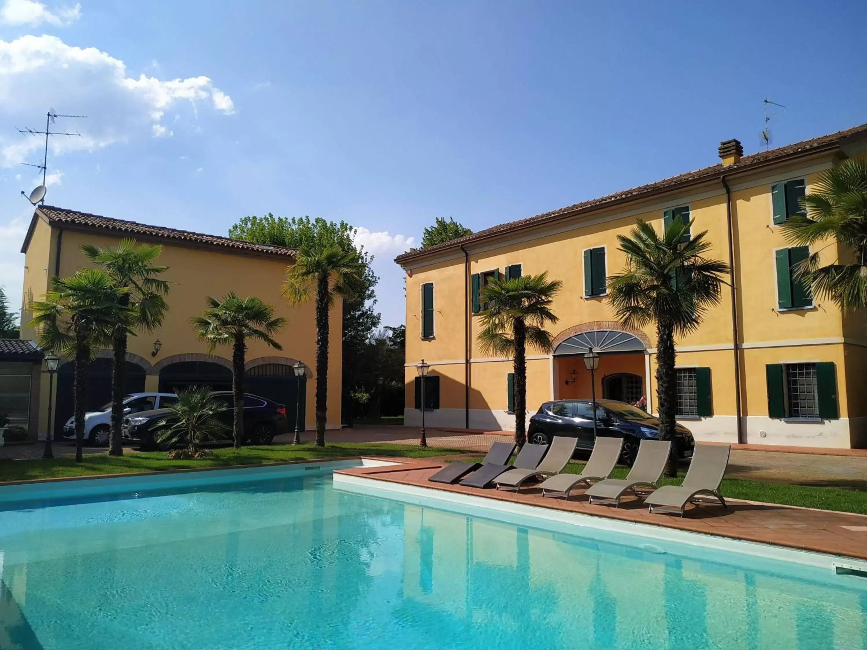 Swimming Pool in Villa delle palme B&B 5 stelle