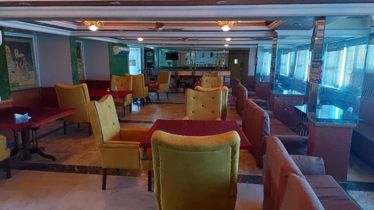 Restaurant/places to eat in Hotel Shiva's Regency Restaurant/places to eat in Hotel Shiva's Regency