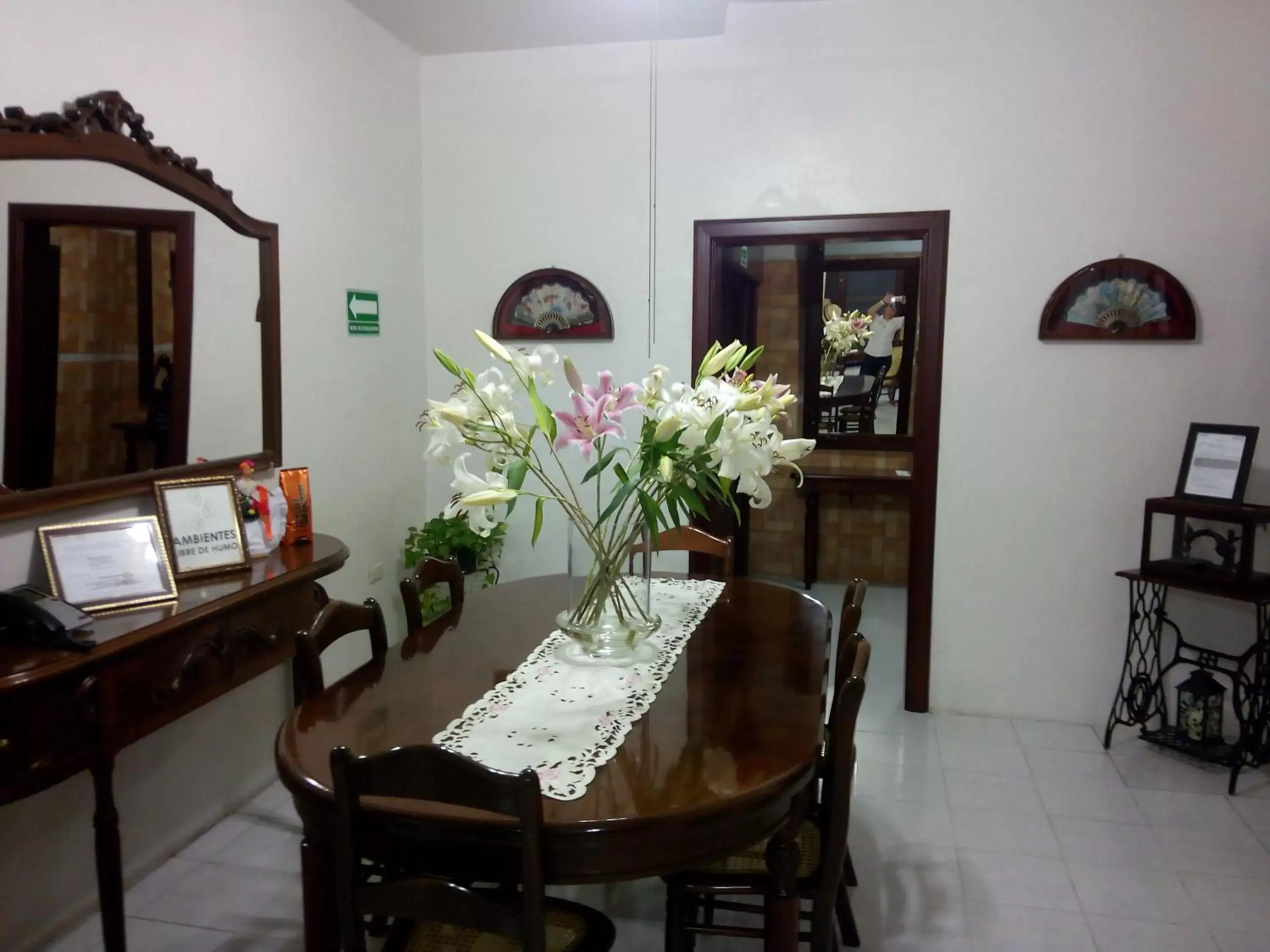 Dining Area in Hotel Casa Blanca by Rotamundos