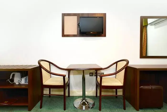 Coffee/tea facilities, TV/Entertainment Center in Hotel Oliver