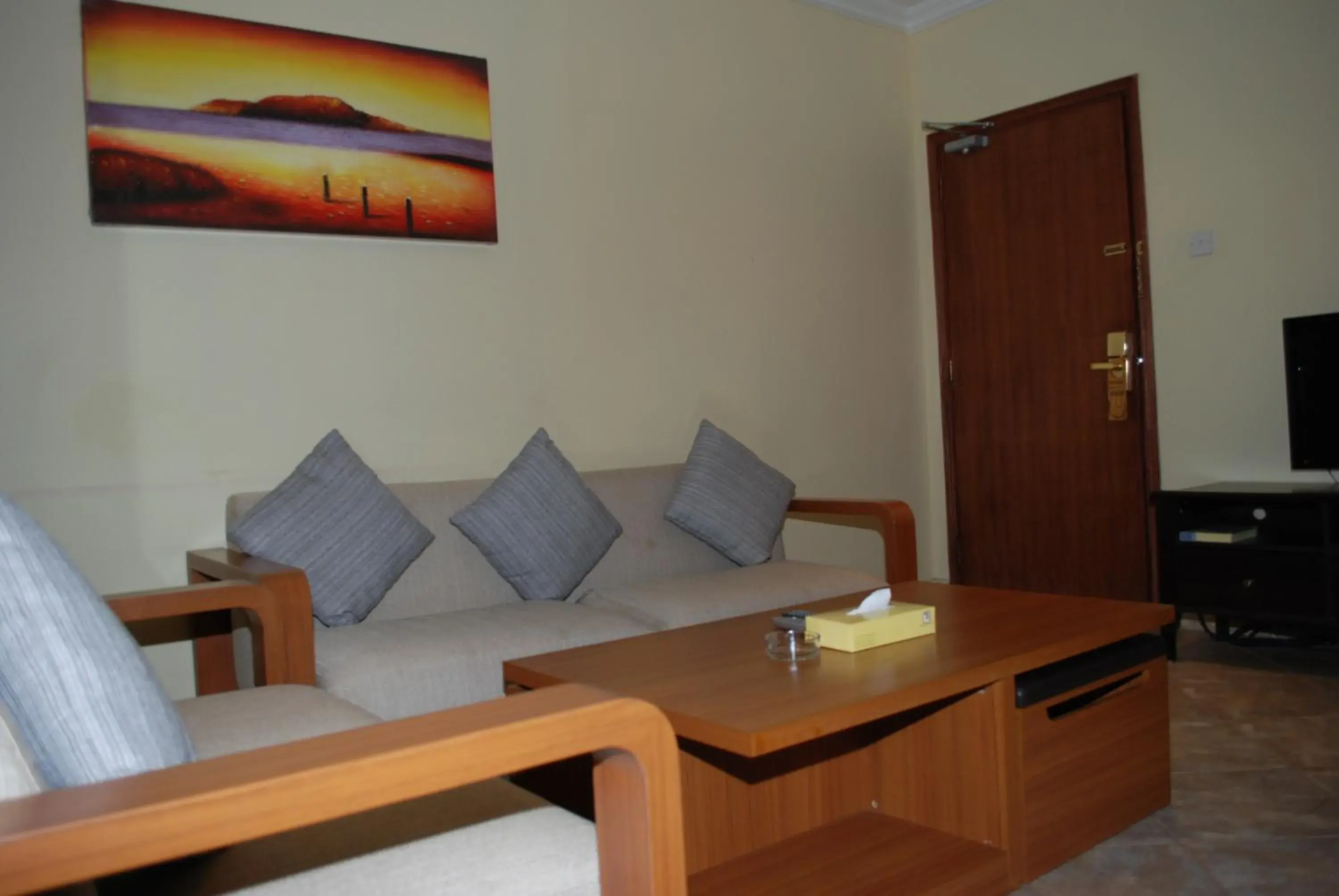 Living room, Seating Area in Times Square Suite Hotel