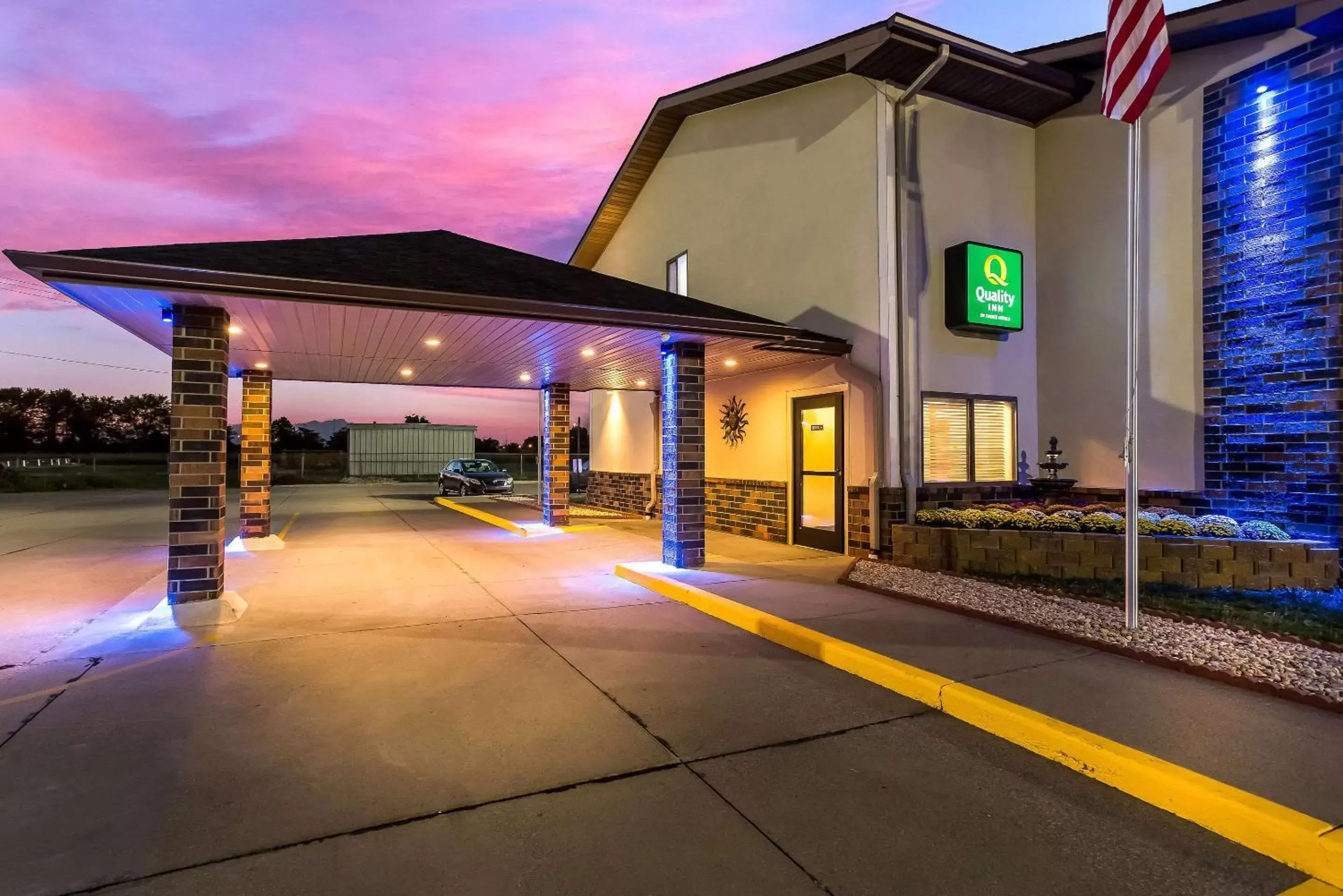 Property building in Quality Inn Galesburg near US Highway 34 and I-74