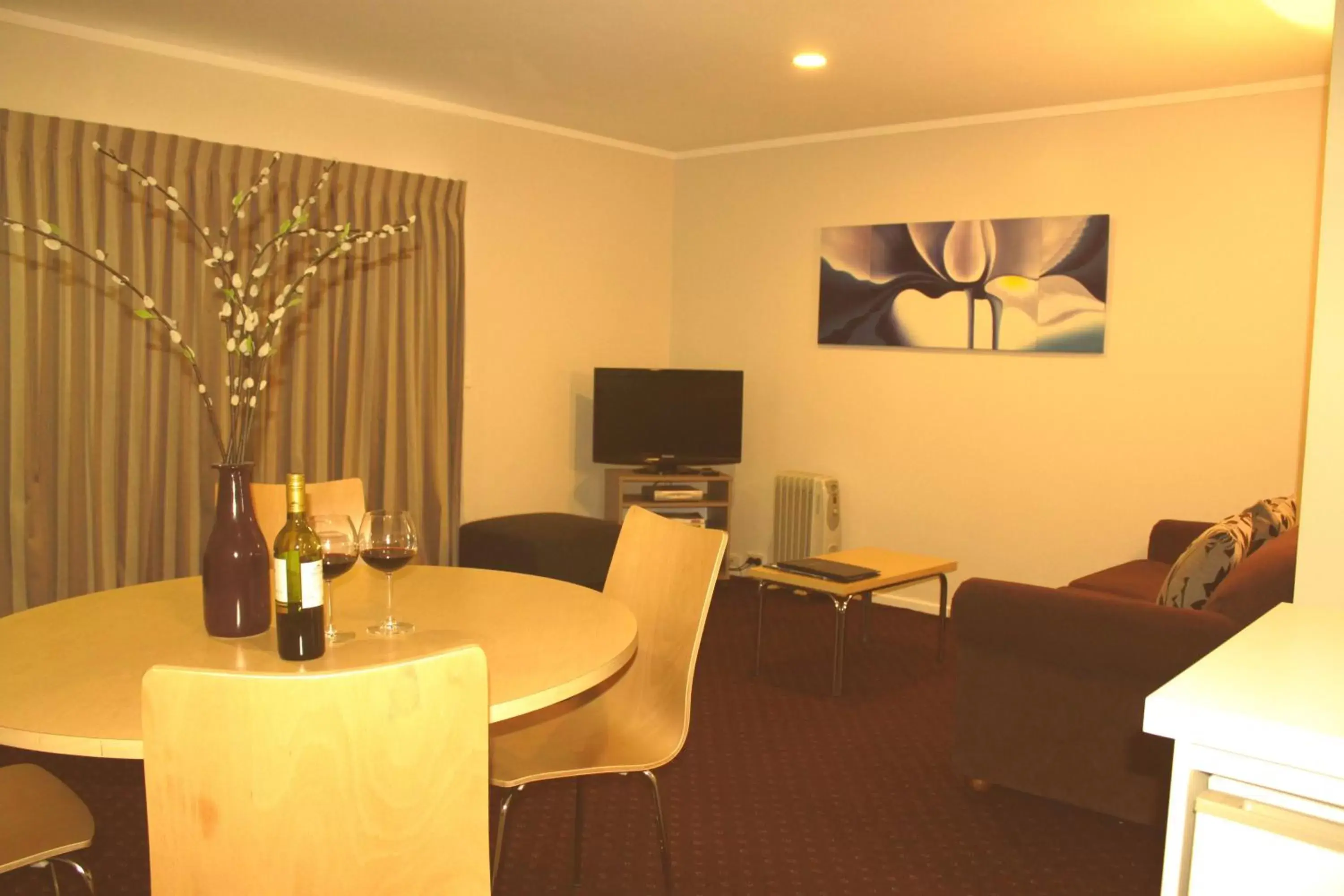 Dining area, Seating Area in Manukau Motor Lodge