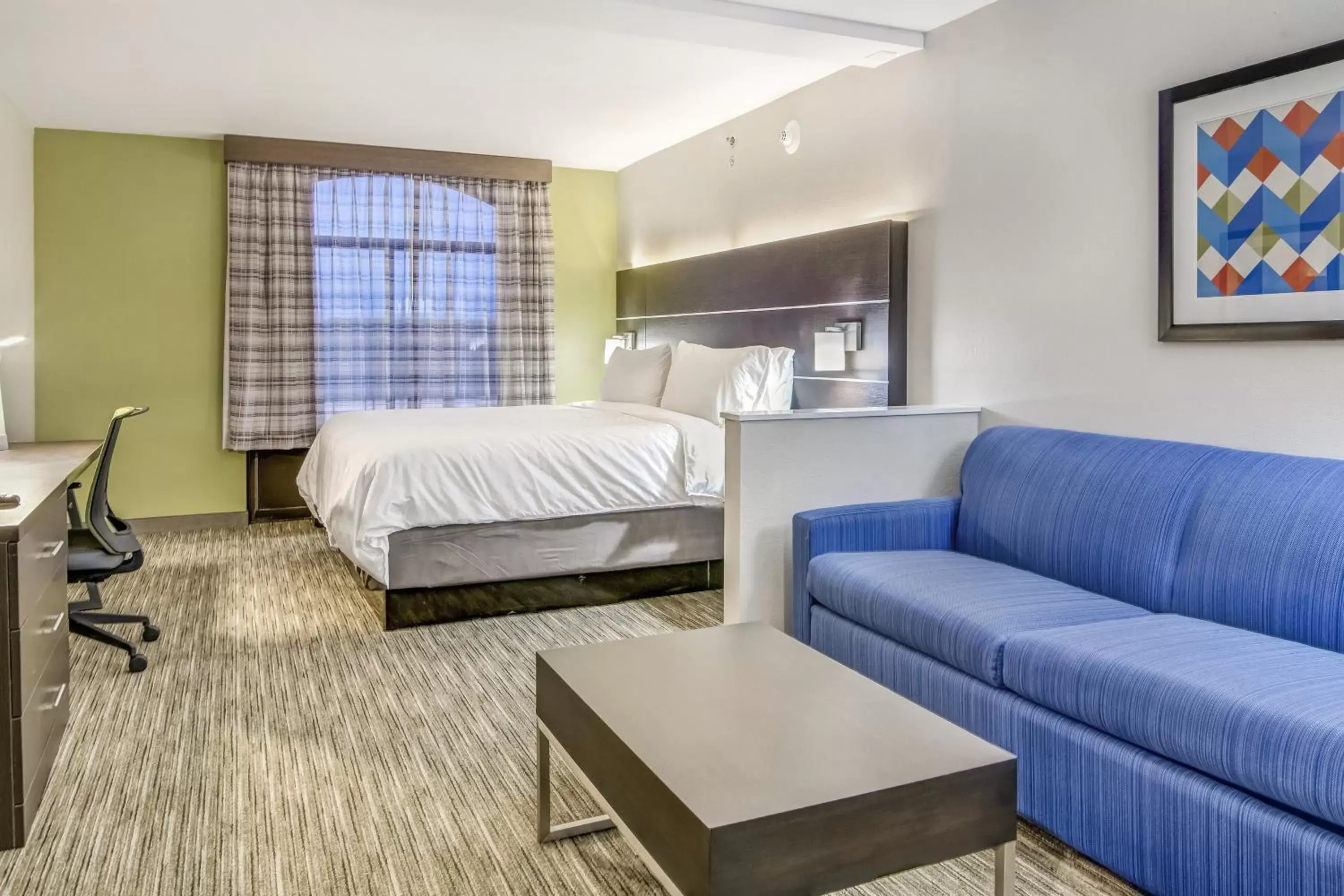 Photo of the whole room, Seating Area in Holiday Inn Express & Suites Longview North, an IHG Hotel