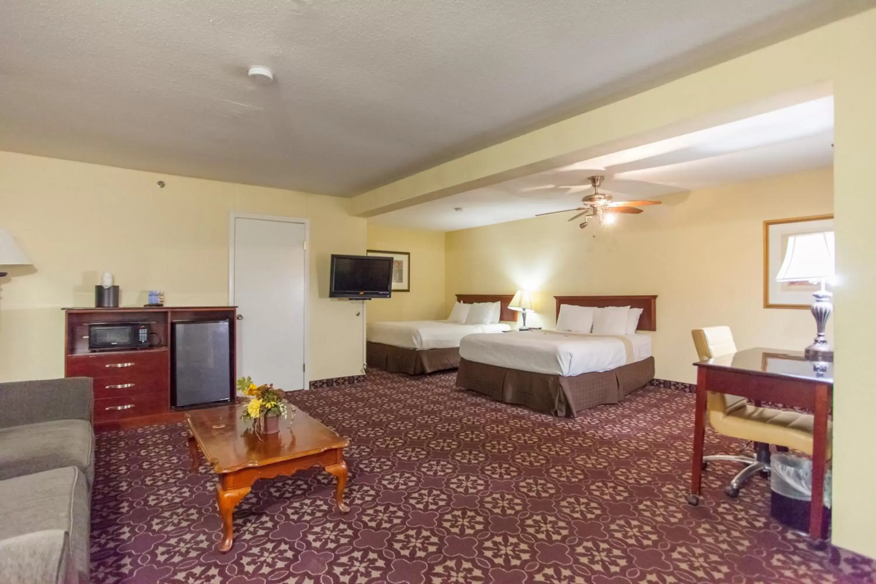 Photo of the whole room in Days Inn by Wyndham Shenandoah