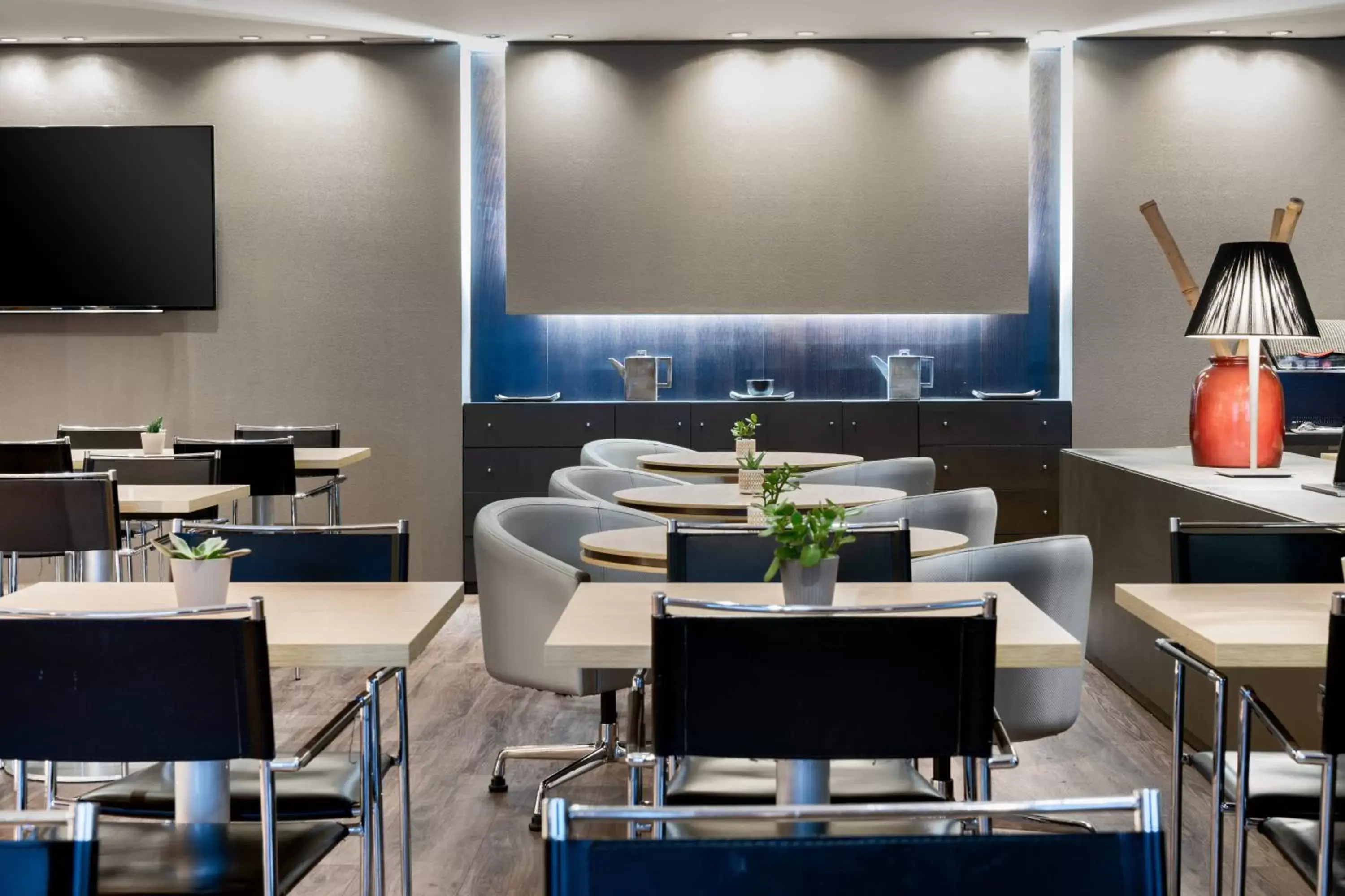 Lounge or bar, Restaurant/Places to Eat in AC Hotel Badajoz by Marriott