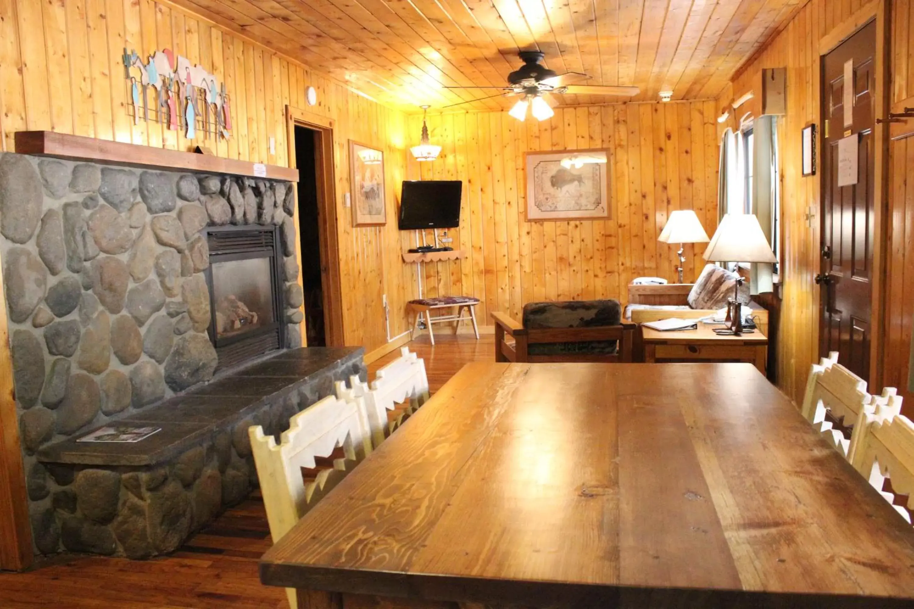 Living room, Kitchen/Kitchenette in Copper King Lodge