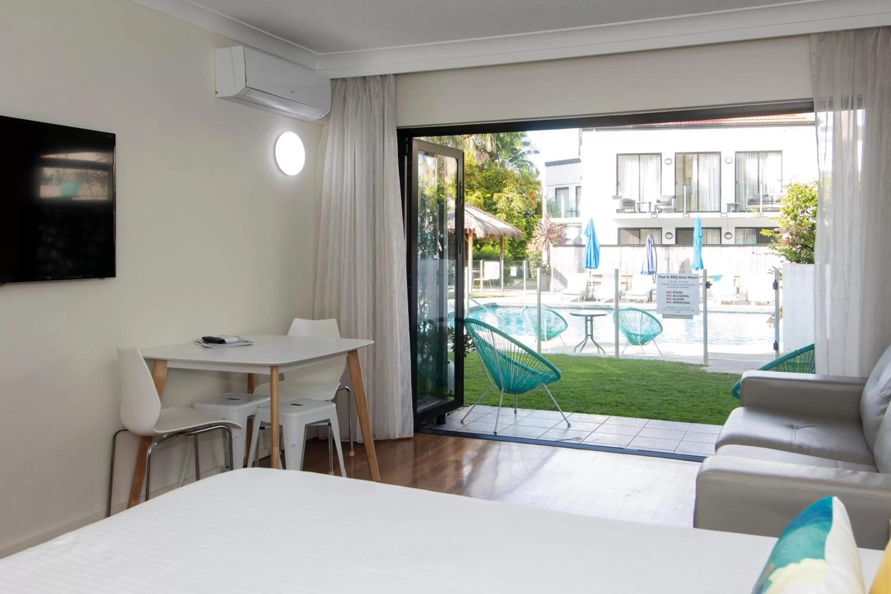 Garden view, Bed in Terrigal Pacific Coastal Retreat