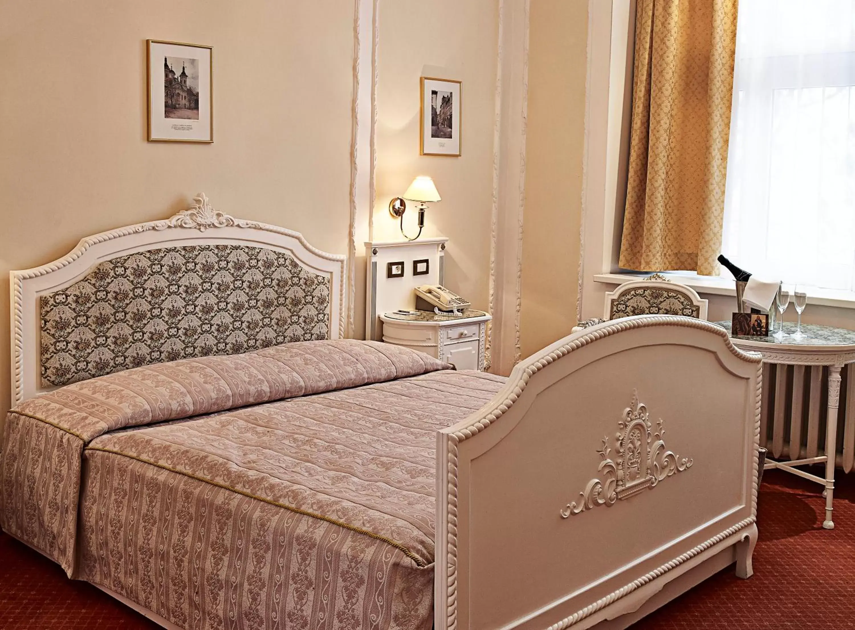 Bed in Ambassador Zlata Husa