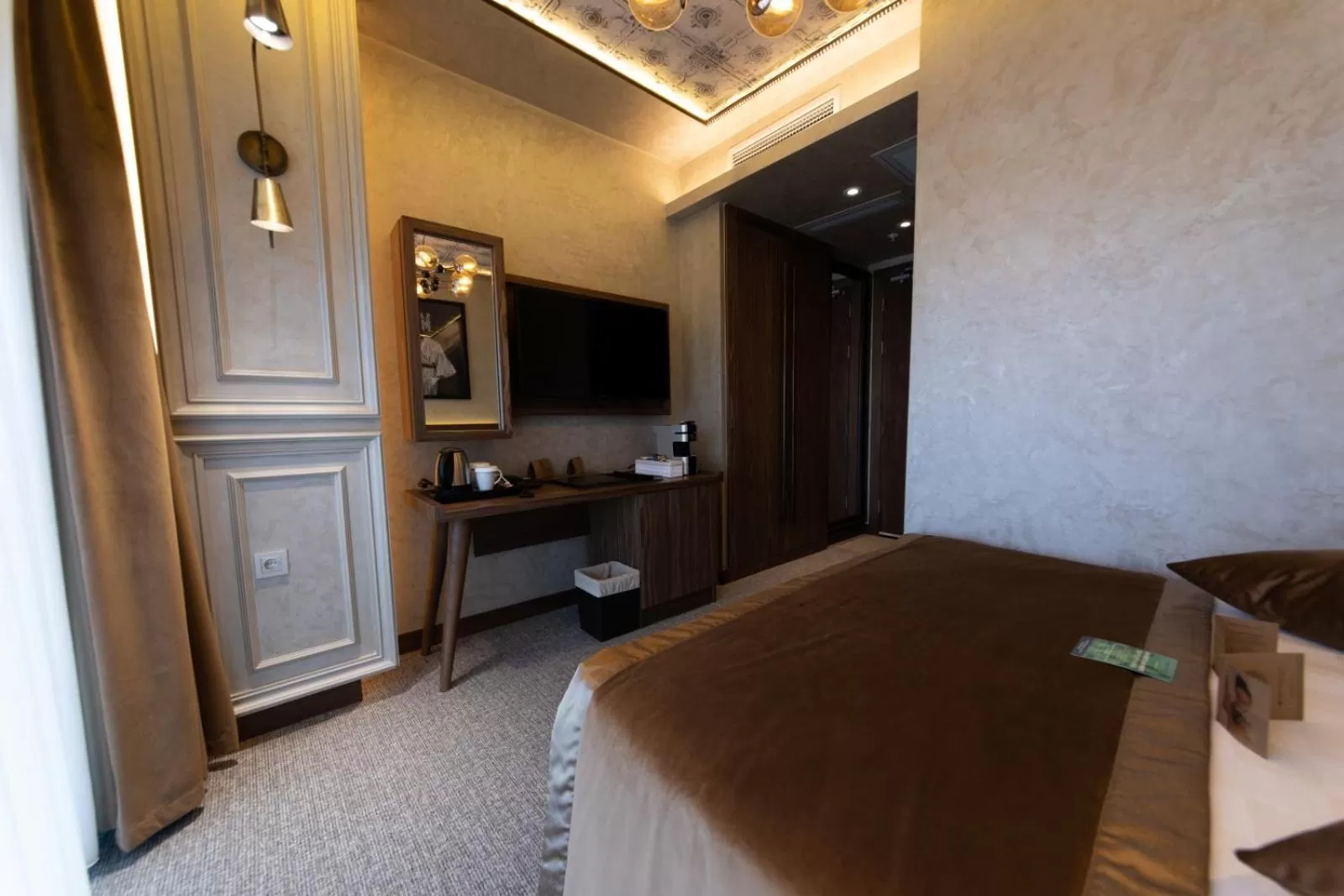 TV and multimedia in Tonight Hotel Port