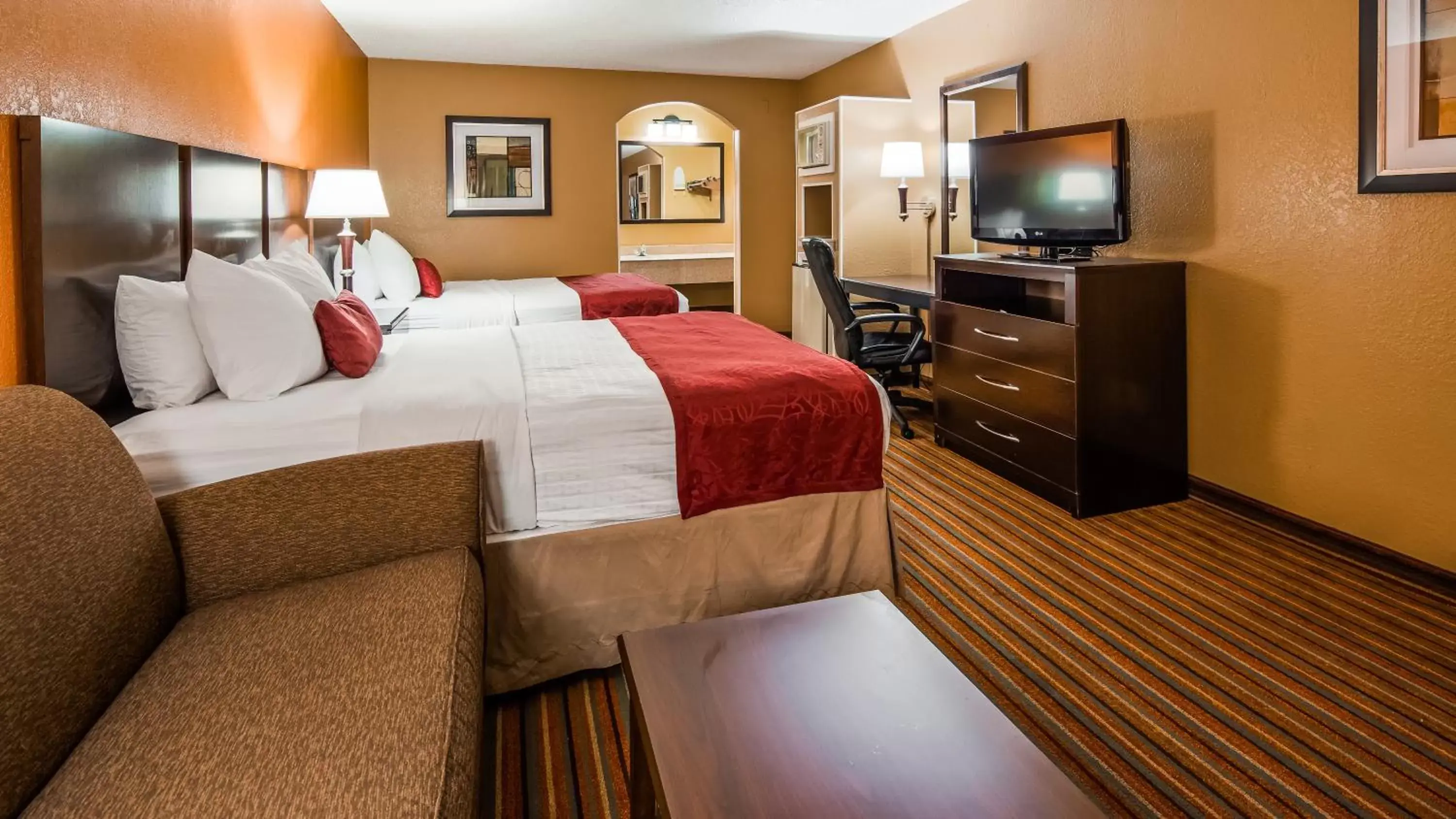Bedroom, Bed in SureStay Hotel by Best Western Mt Pleasant