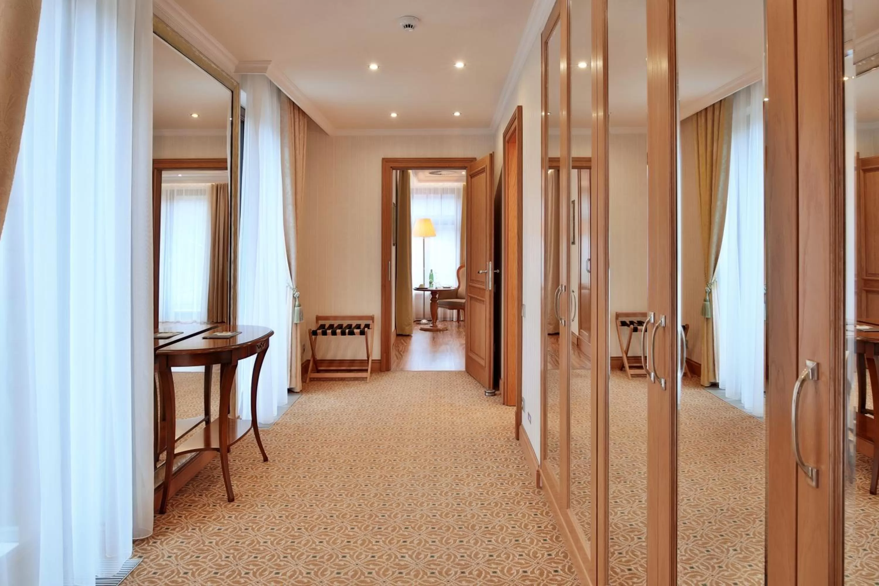 Area and facilities in Retro Riverside Wellness Resort