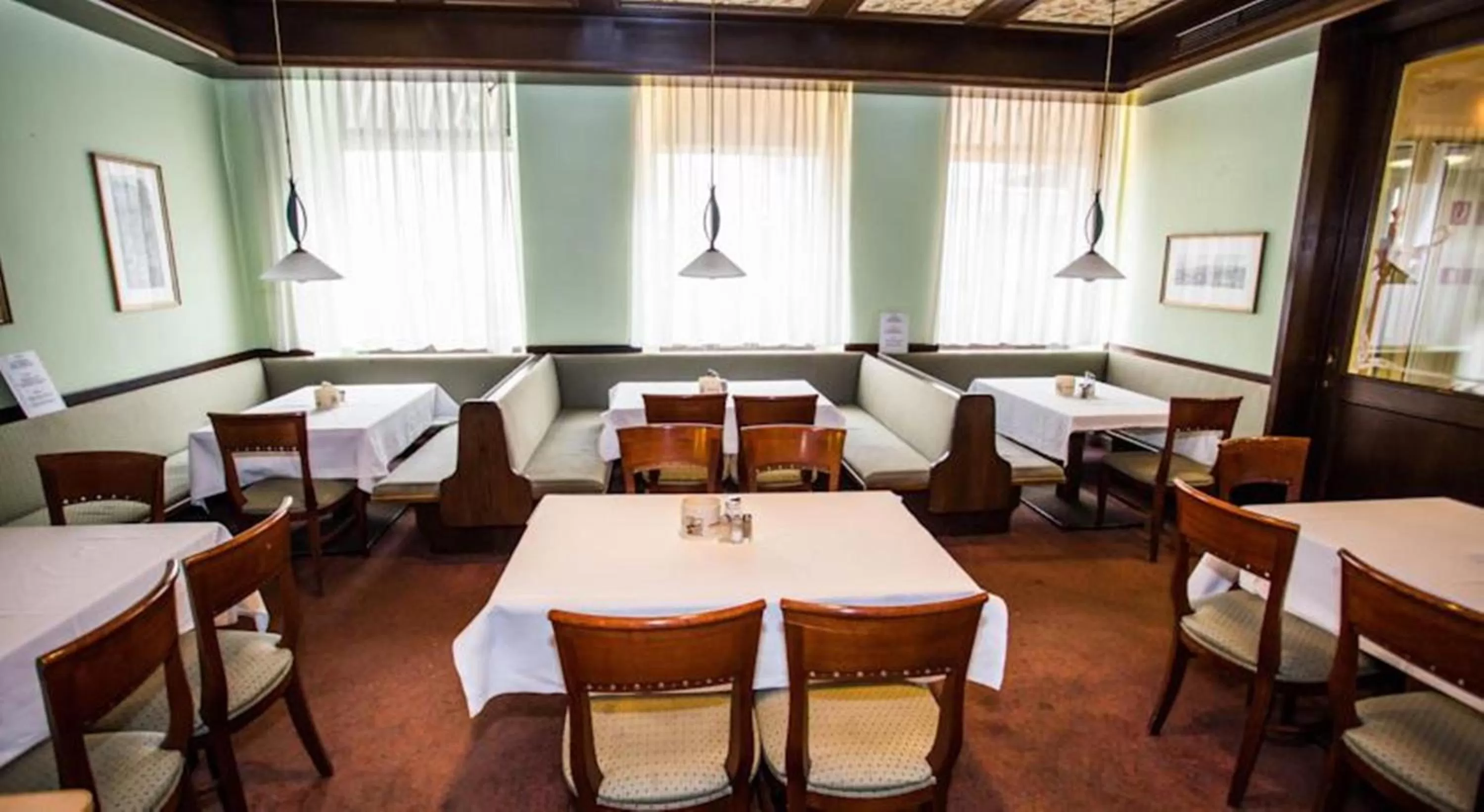 Restaurant/places to eat in Hotel Hadrigan