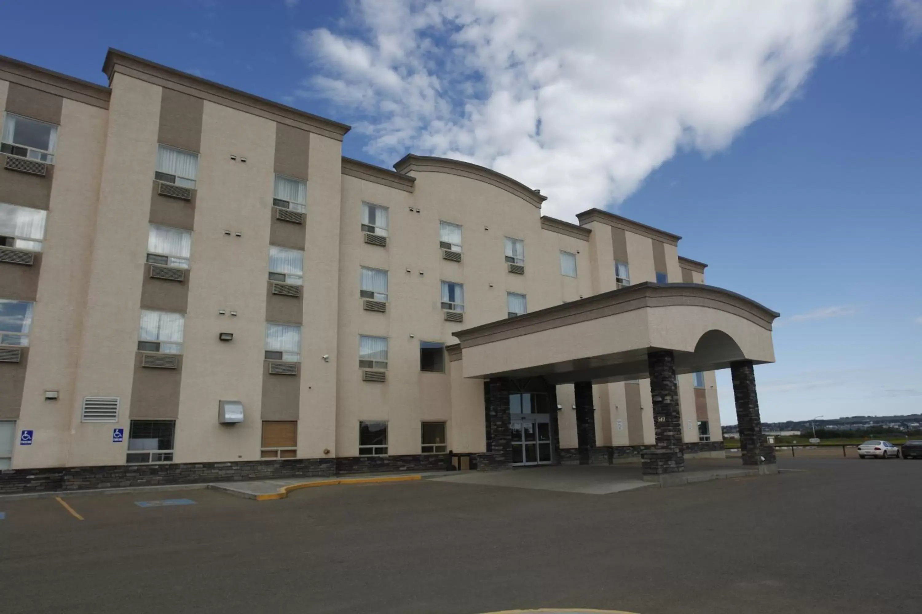 Facade/entrance, Property Building in Pomeroy Inn and Suites Dawson Creek