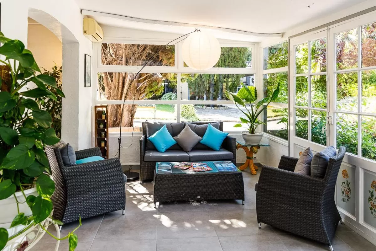 Patio in Hôtel Les Liserons de Mougins