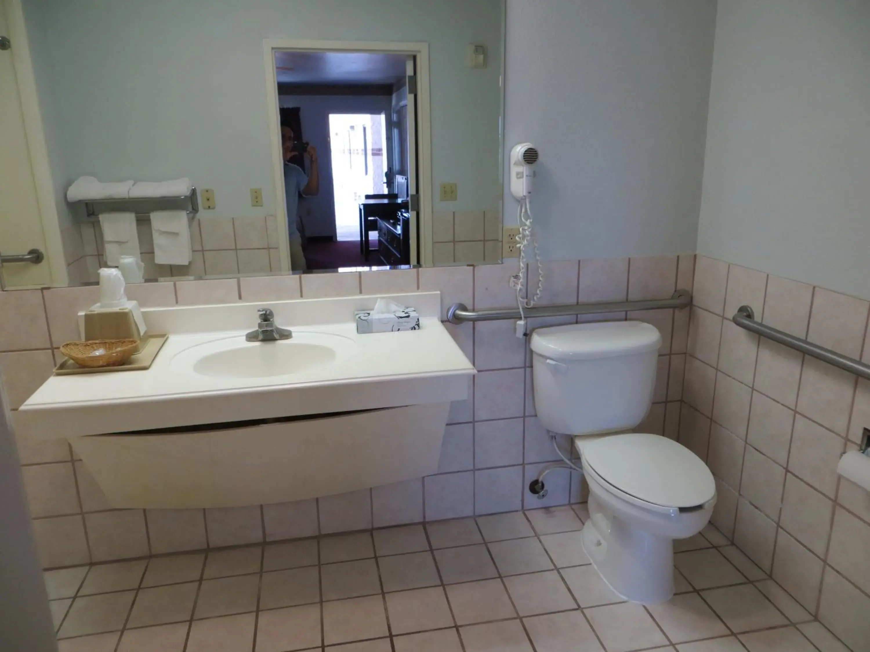 Toilet, Bathroom in Executive Inn & Suites West Columbia