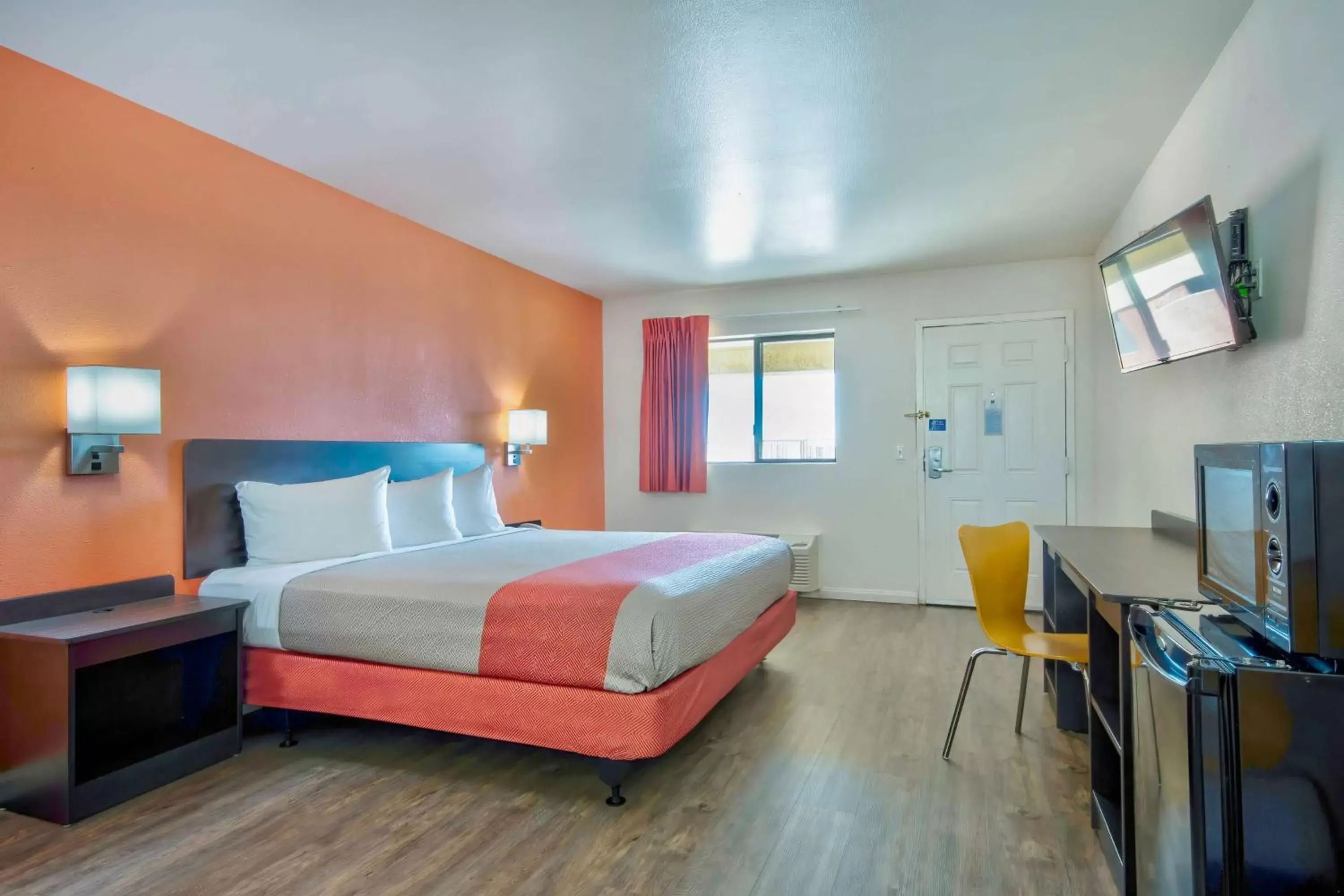 Bed in Motel 6-Santa Nella, CA - Los Banos Bed in Motel 6-Santa Nella, CA - Los Banos