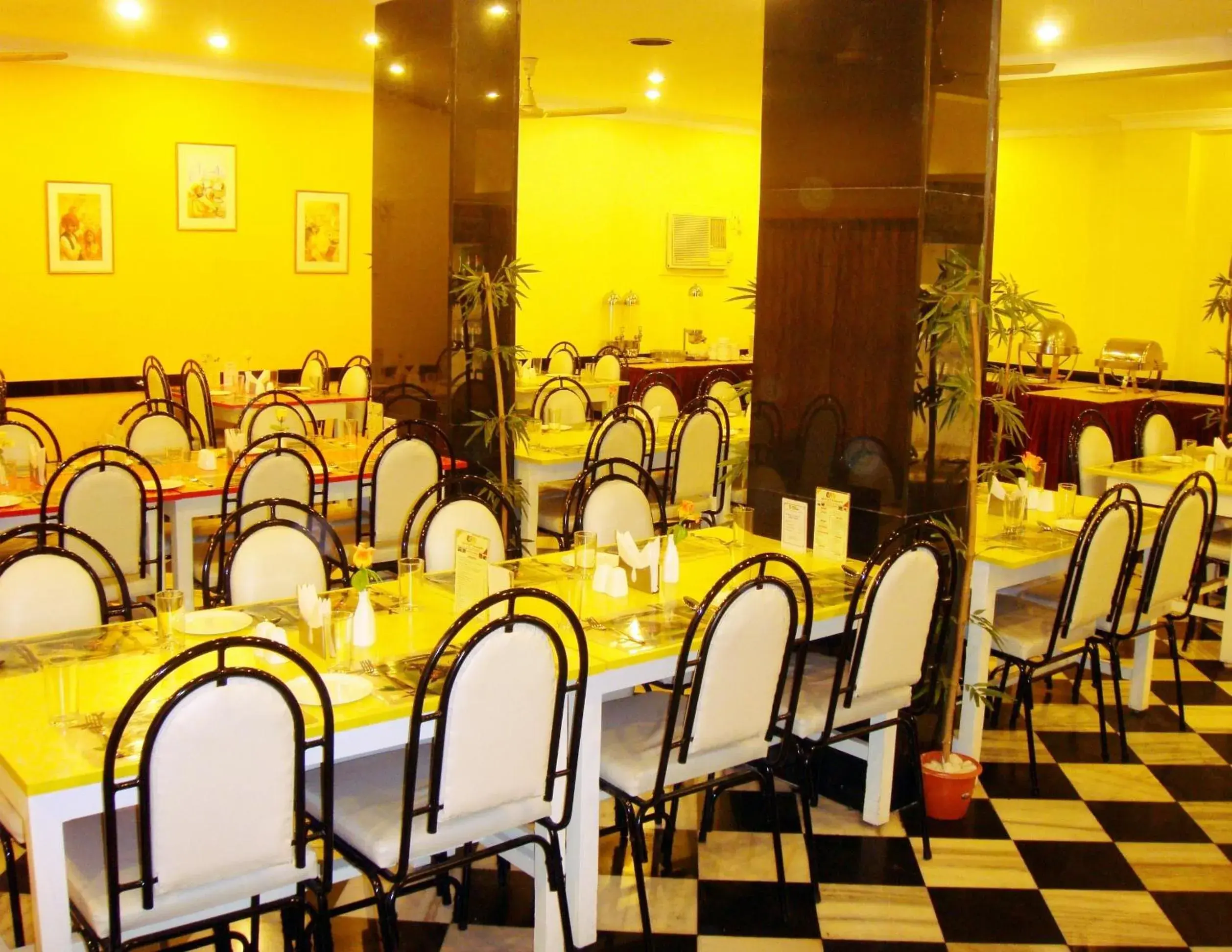 Restaurant/Places to Eat in Hotel Pandian