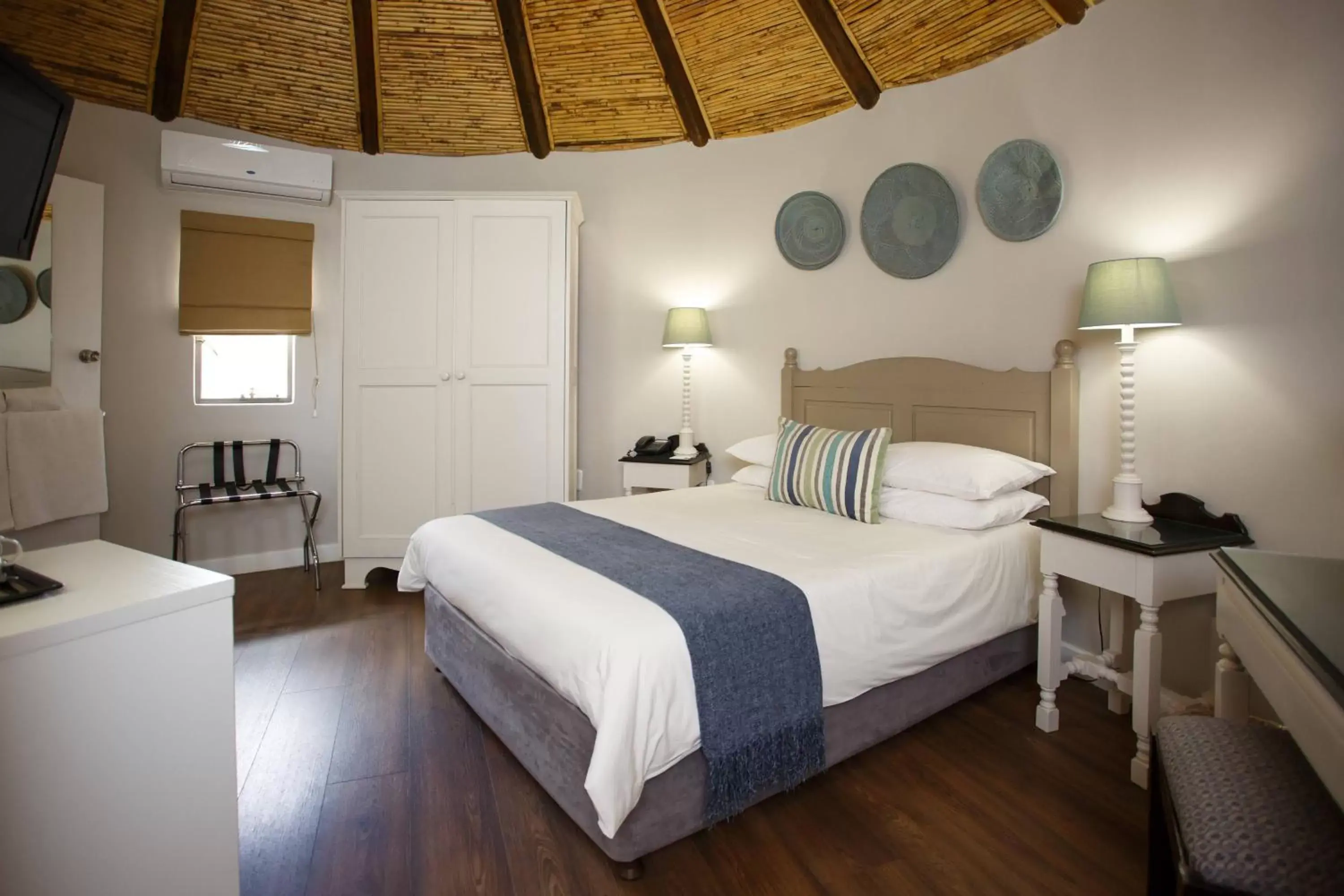 Bedroom, Bed in Protea Hotel by Marriott Oudtshoorn Riempie Estate