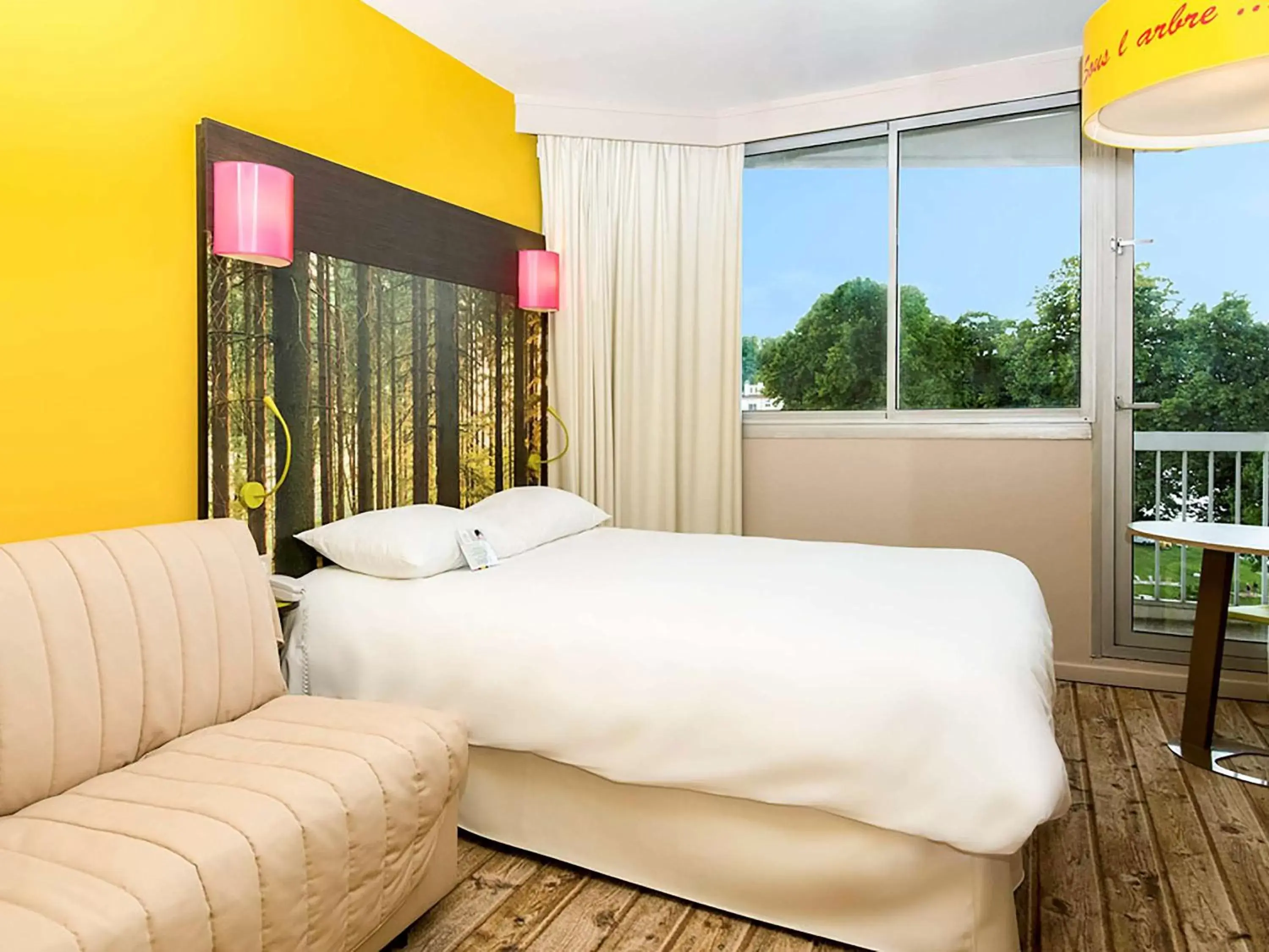 Photo of the whole room, Bed in ibis styles Dax Centre Photo of the whole room, Bed in ibis styles Dax Centre