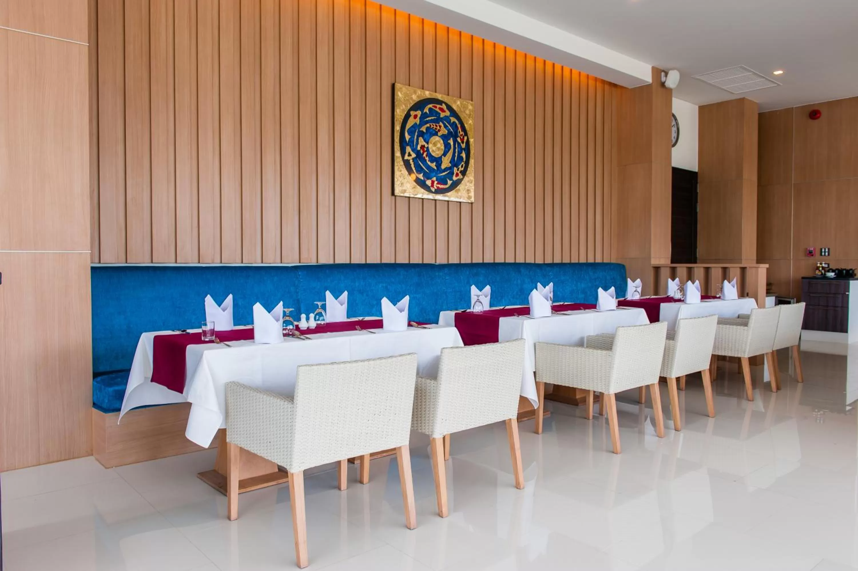 Restaurant/places to eat in 42C The Chic Hotel