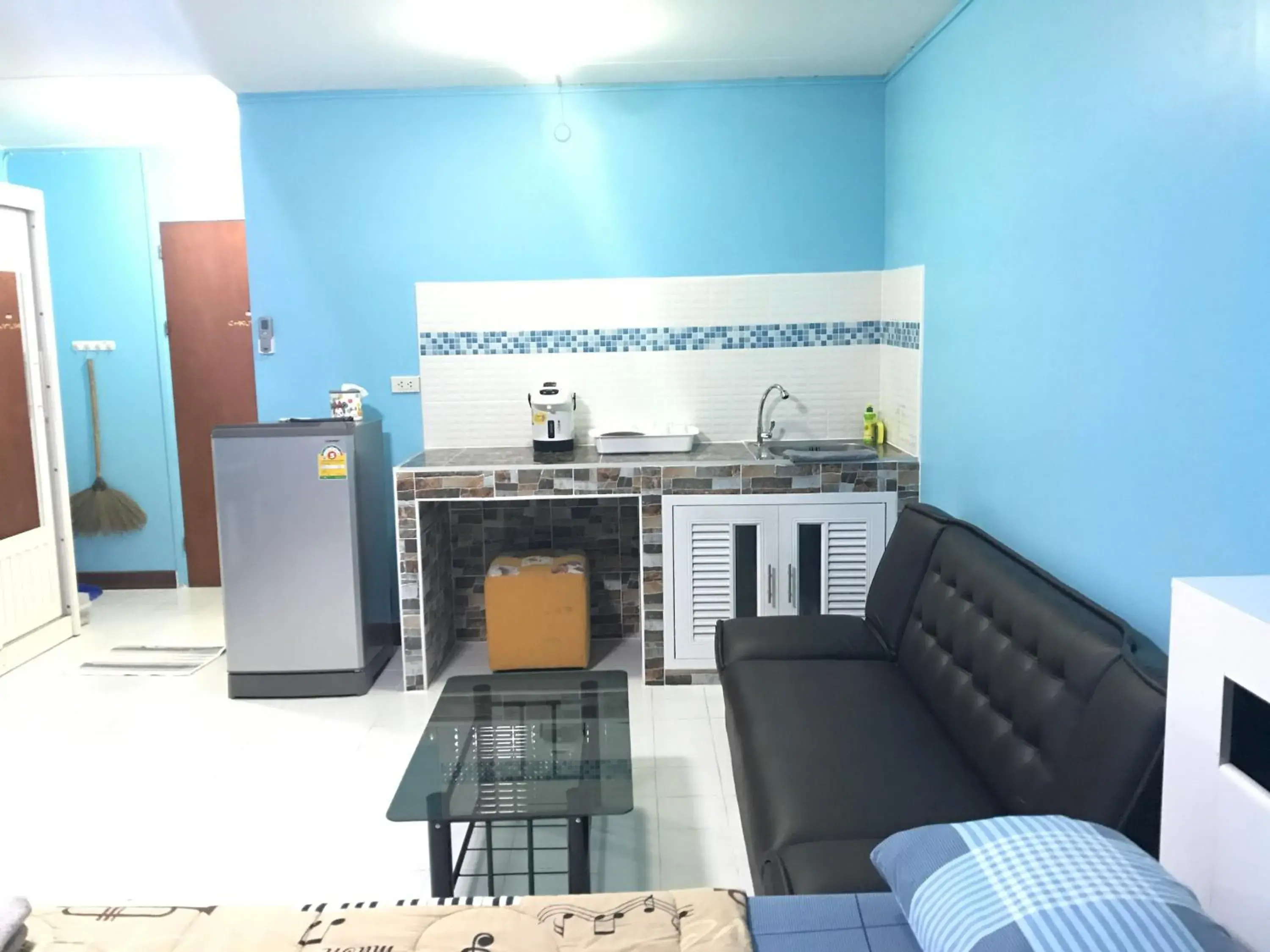 Seating area, Kitchen/Kitchenette in Muangthongthani Rental/Khun Dan