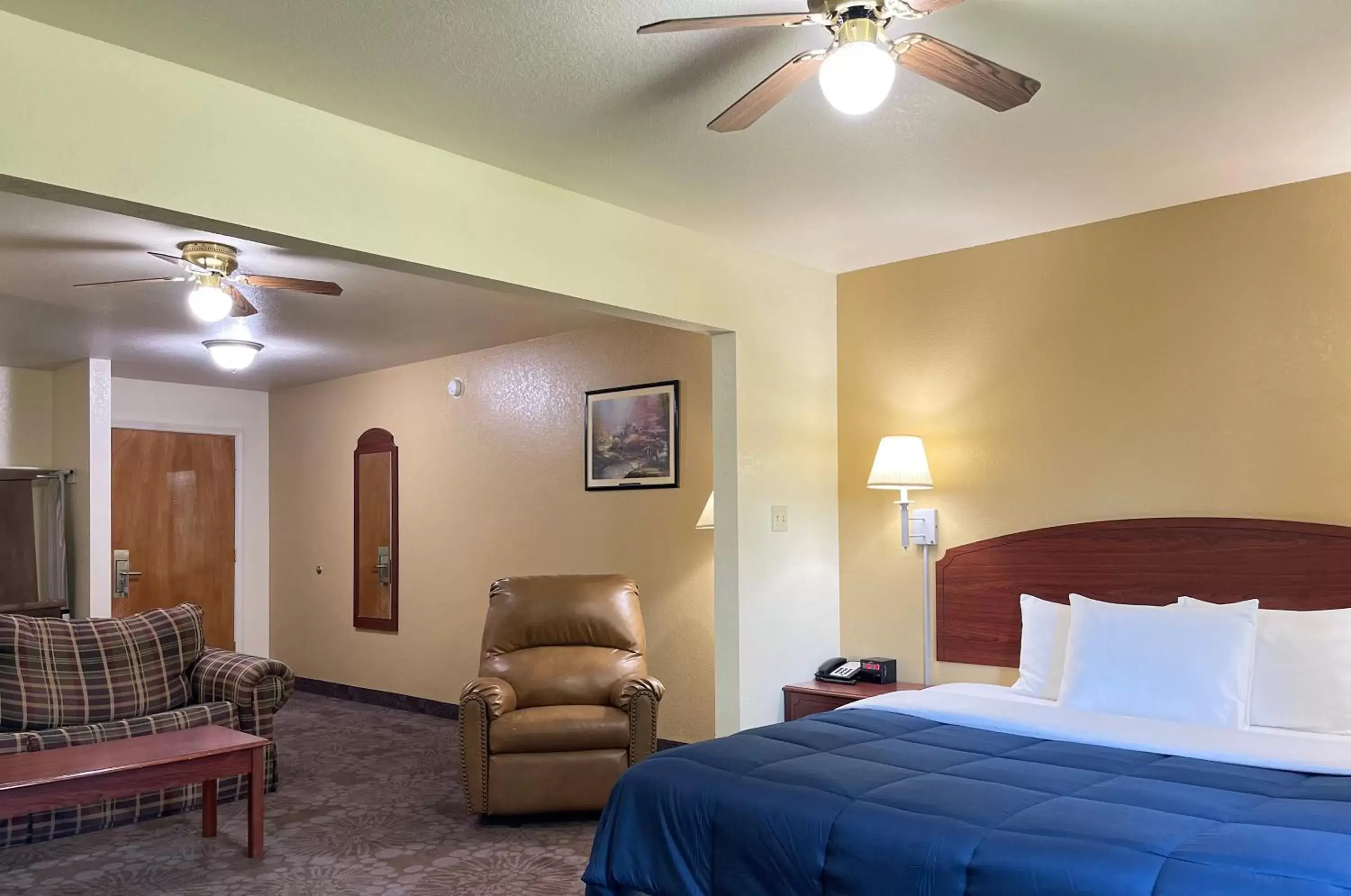 Bed in Candlelight Inn & Suites Hwy 69 near McAlester