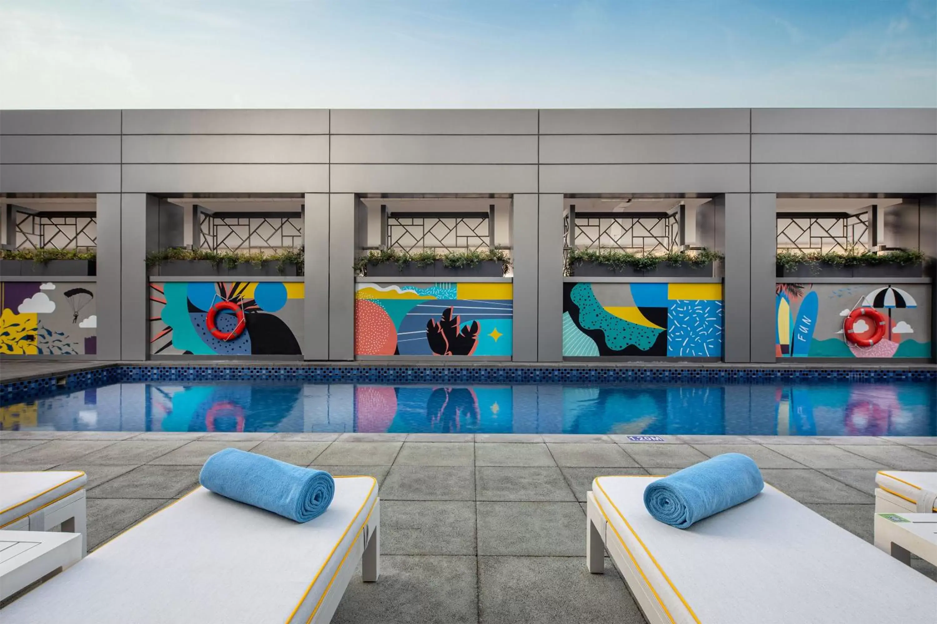 Swimming Pool in Rove Dubai Marina