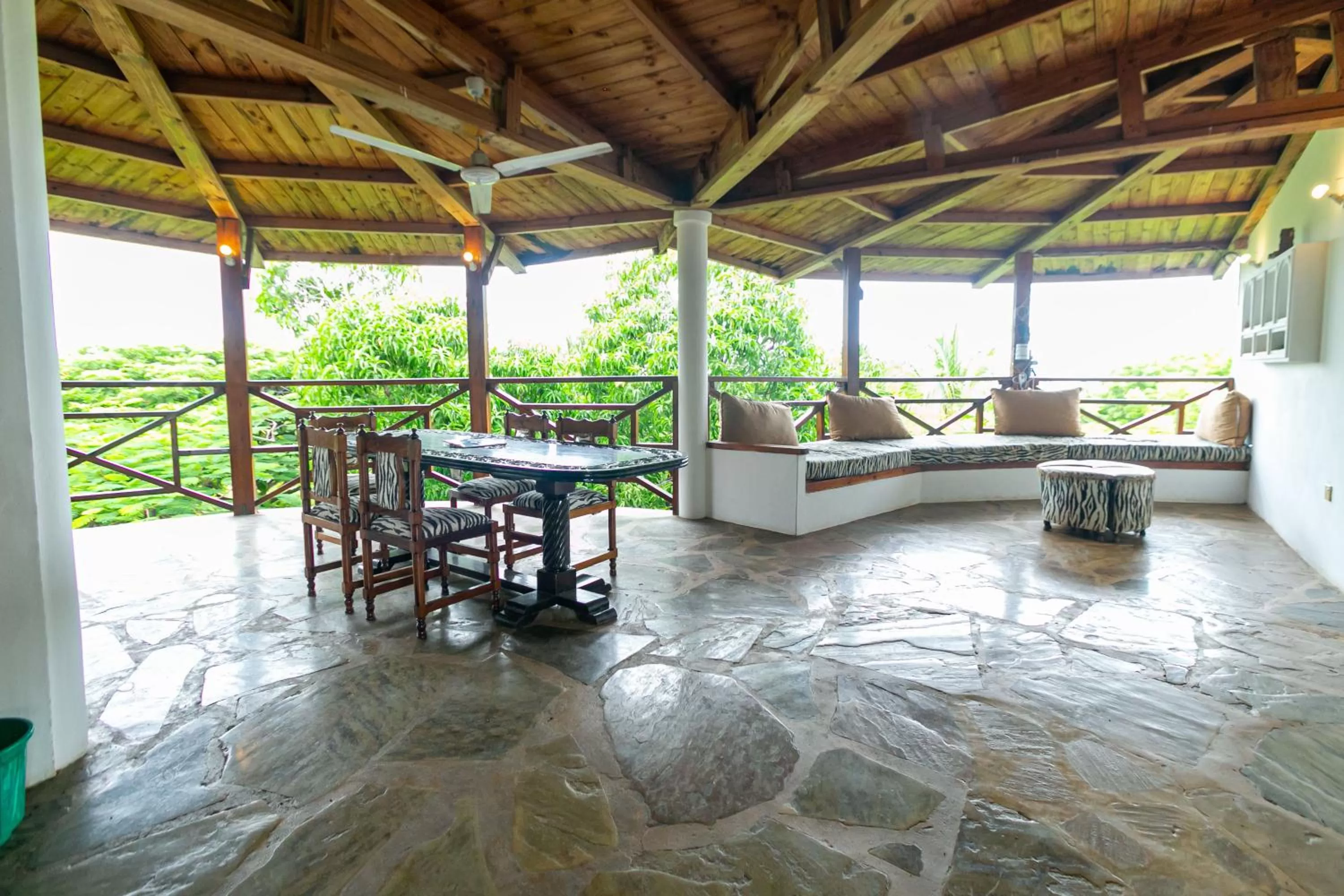 Deluxe Suite with Sea View in Silver Rock Hotel & Beachfront Apartments