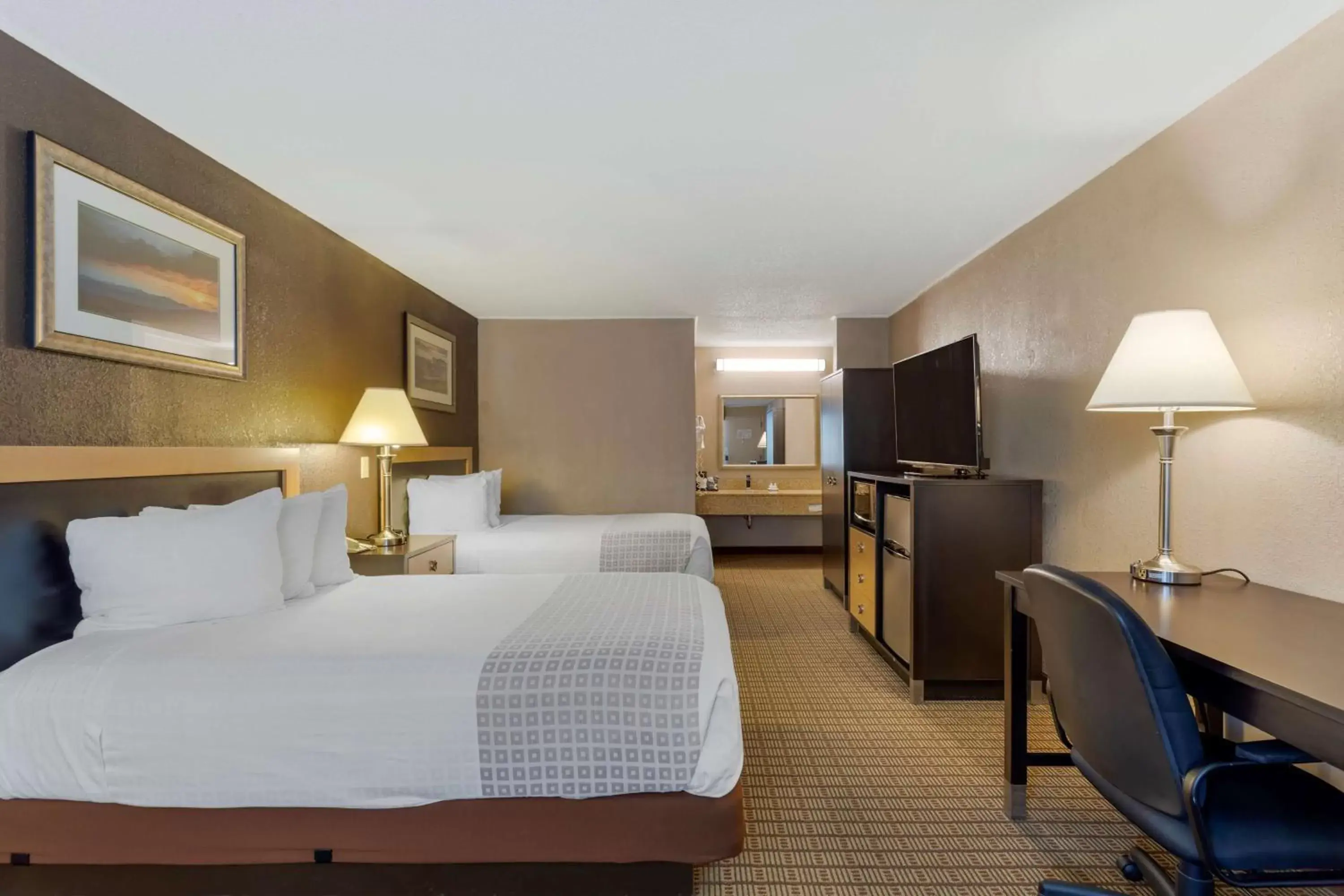 Bedroom in Best Western Smoky Mountain Inn