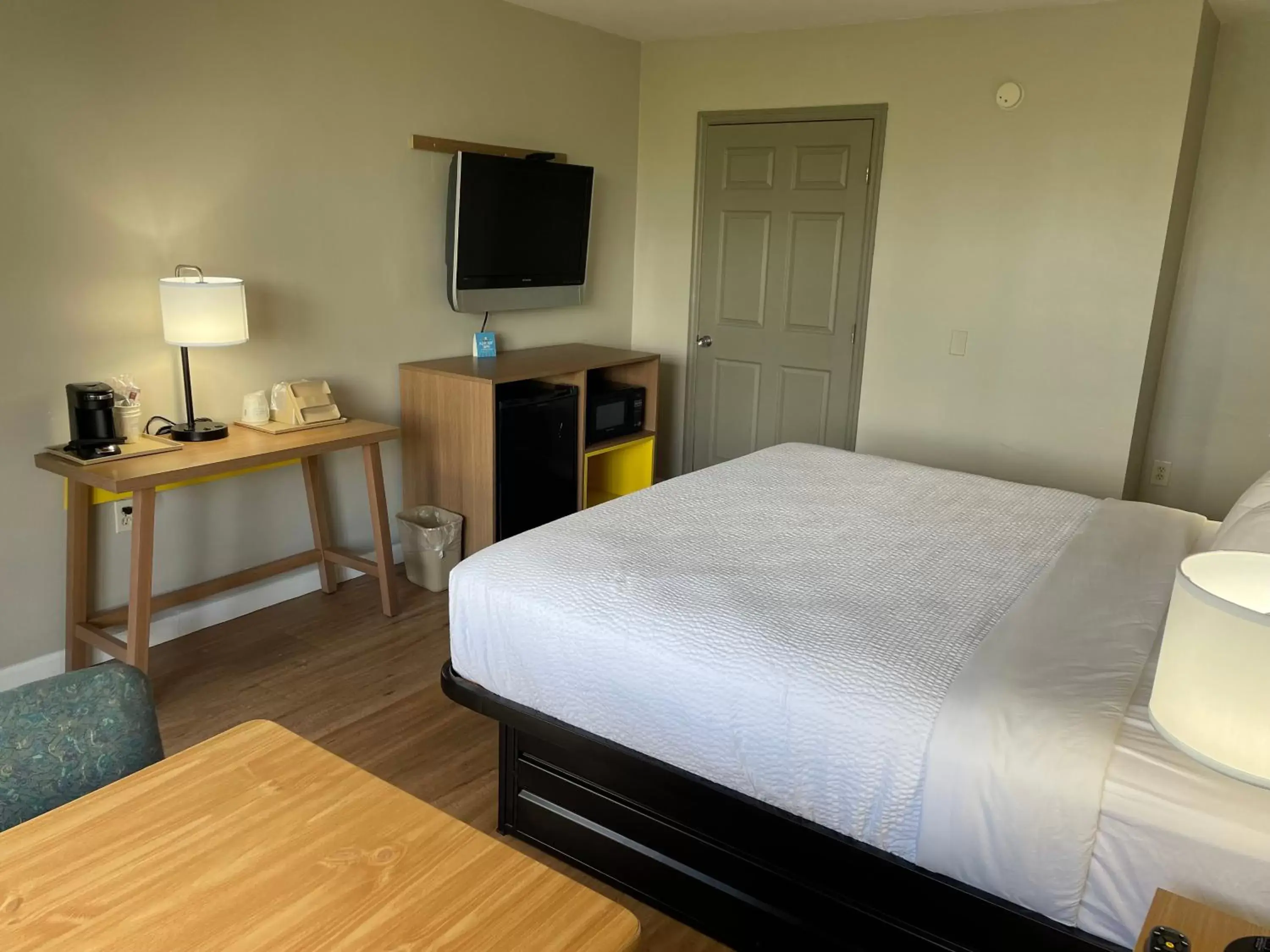 Photo of the whole room, Bed in Days Inn by Wyndham Valdosta/Near Valdosta Mall