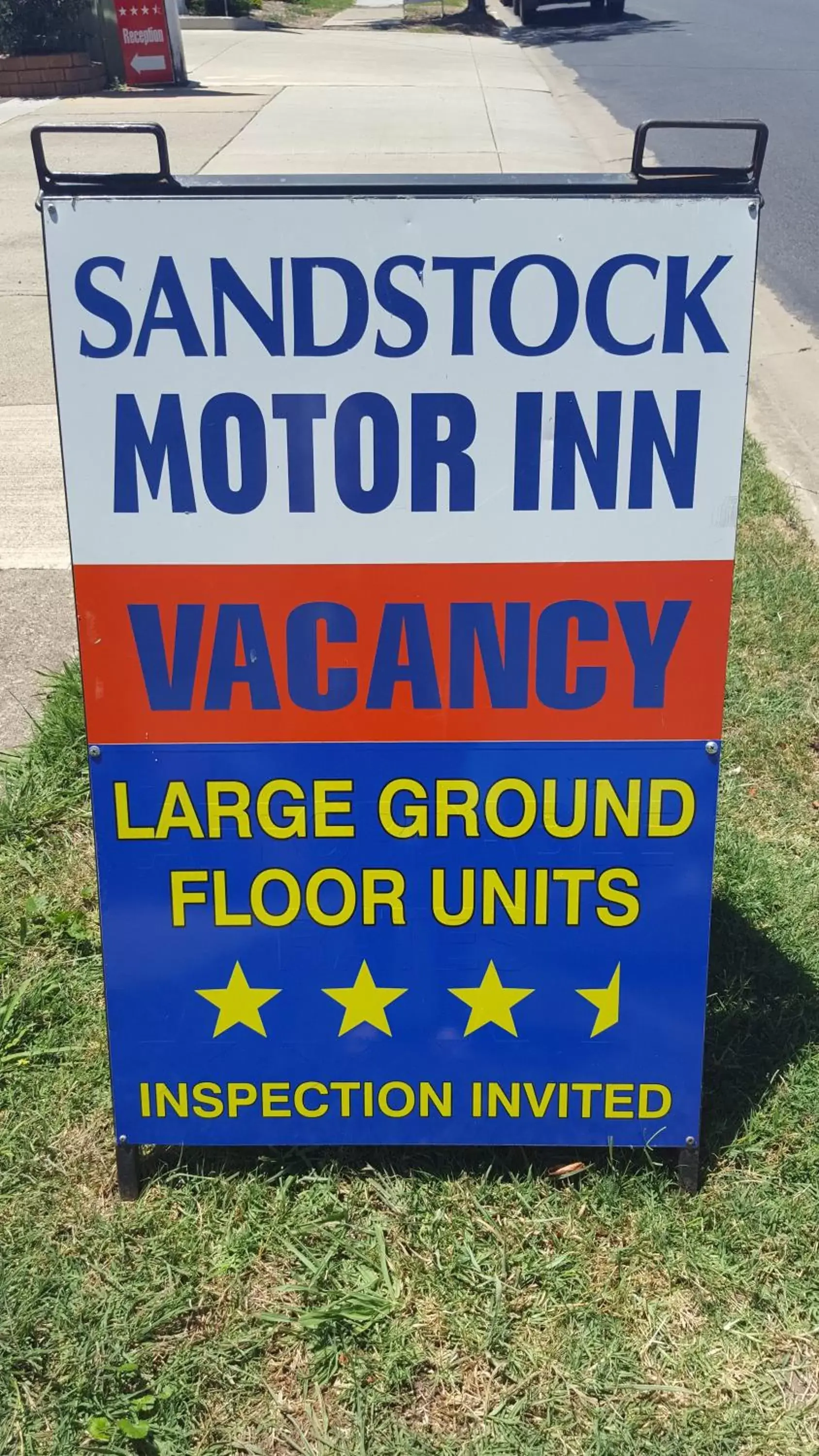 Day, Property Logo/Sign in Sandstock Motor Inn Armidale