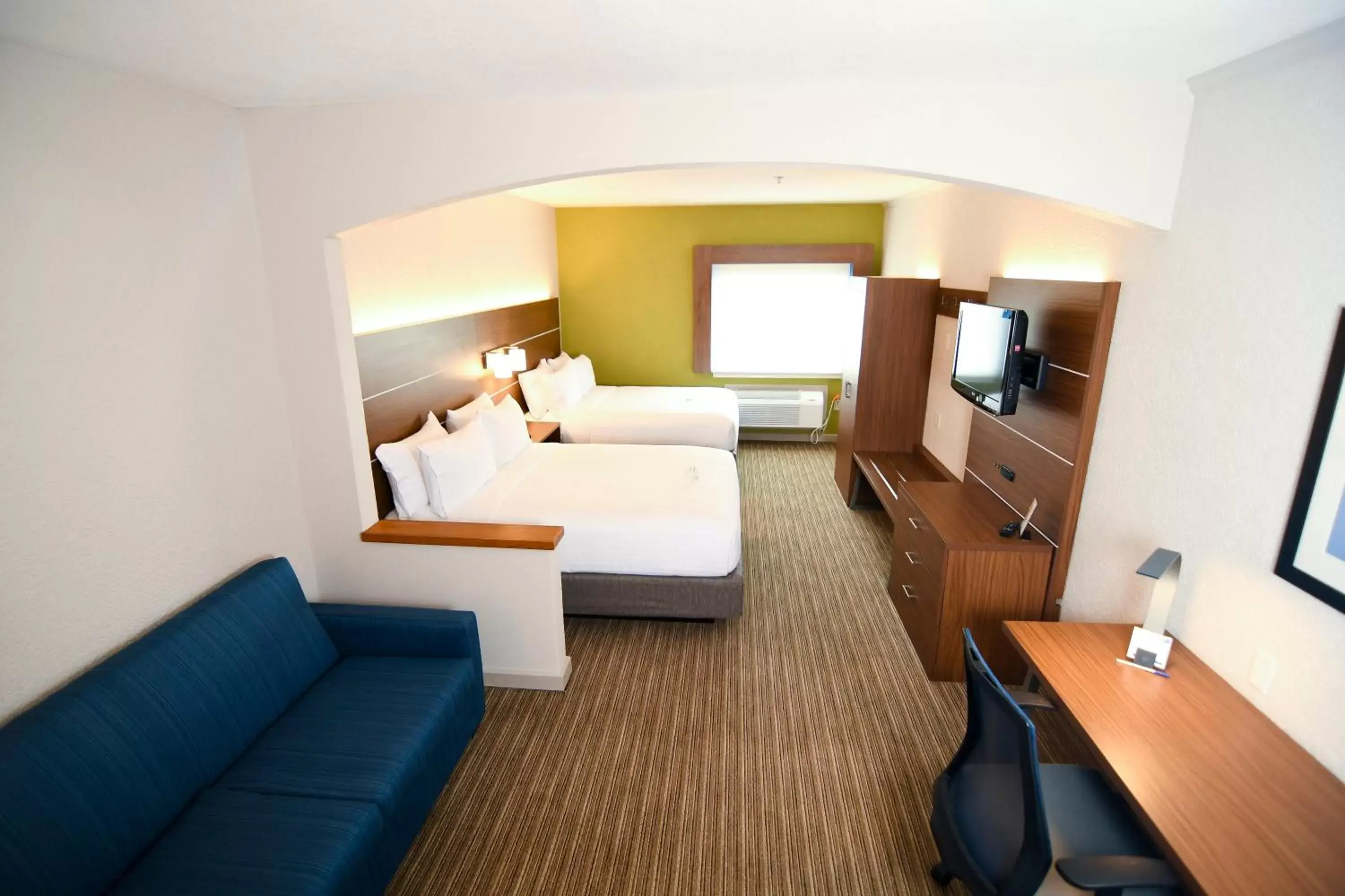Bedroom in Holiday Inn Express Hotel & Suites Port Clinton-Catawba Island, an IHG Hotel