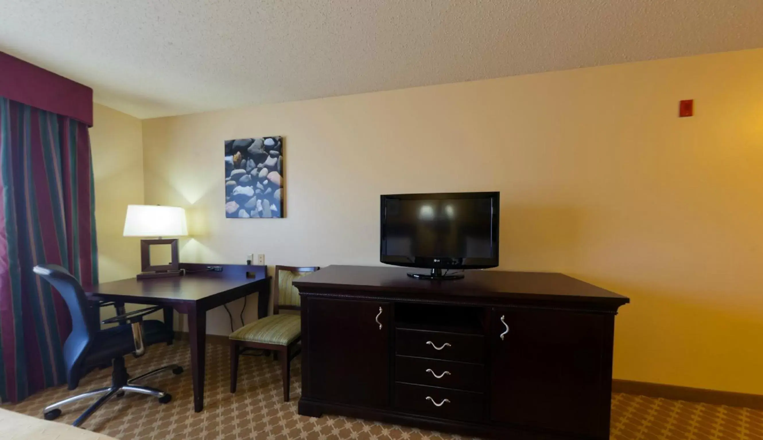 Queen Room - Non-Smoking in Country Inn & Suites by Radisson, Sioux Falls, SD