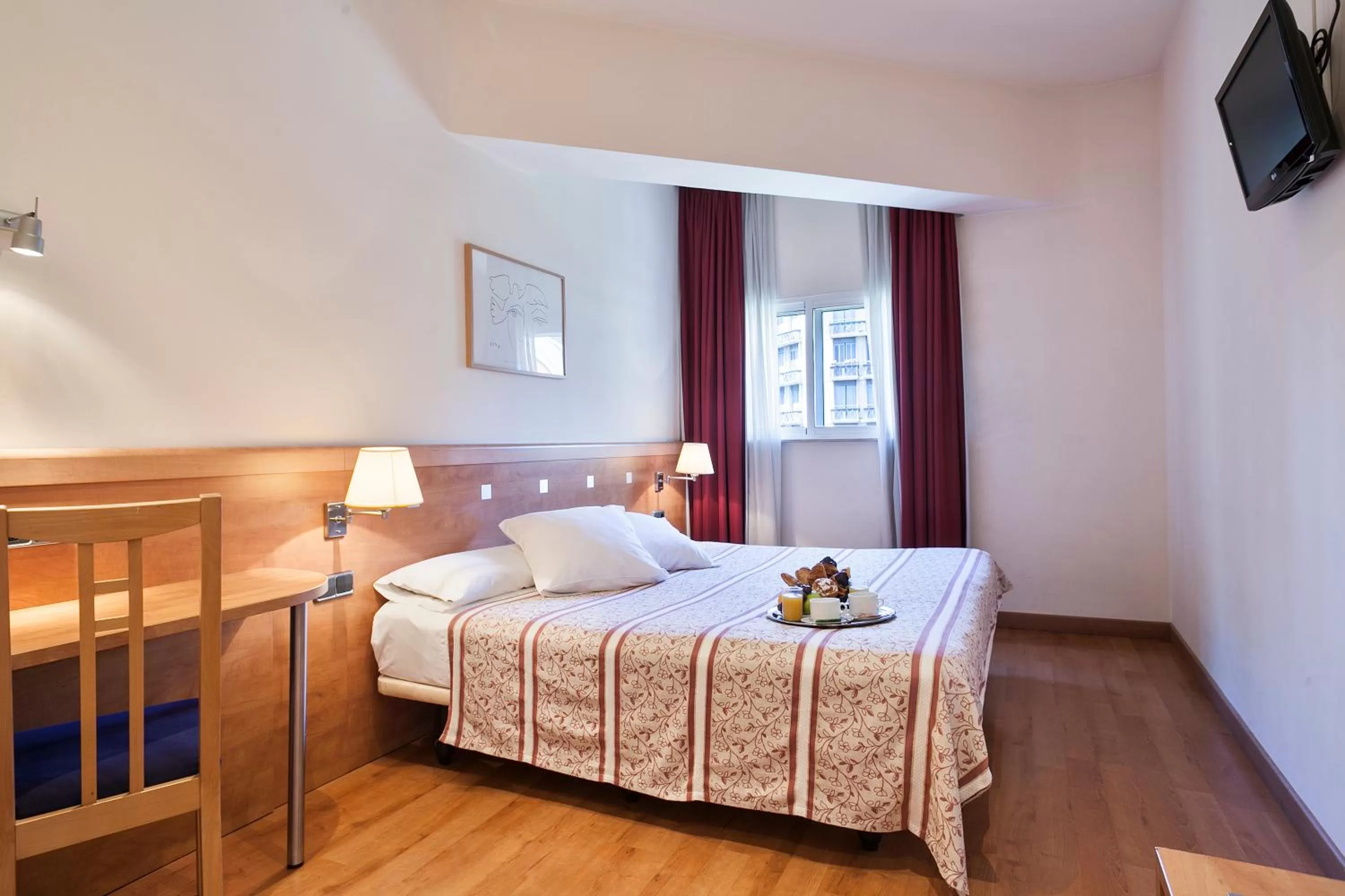 Photo of the whole room, Bed in Acta Antibes