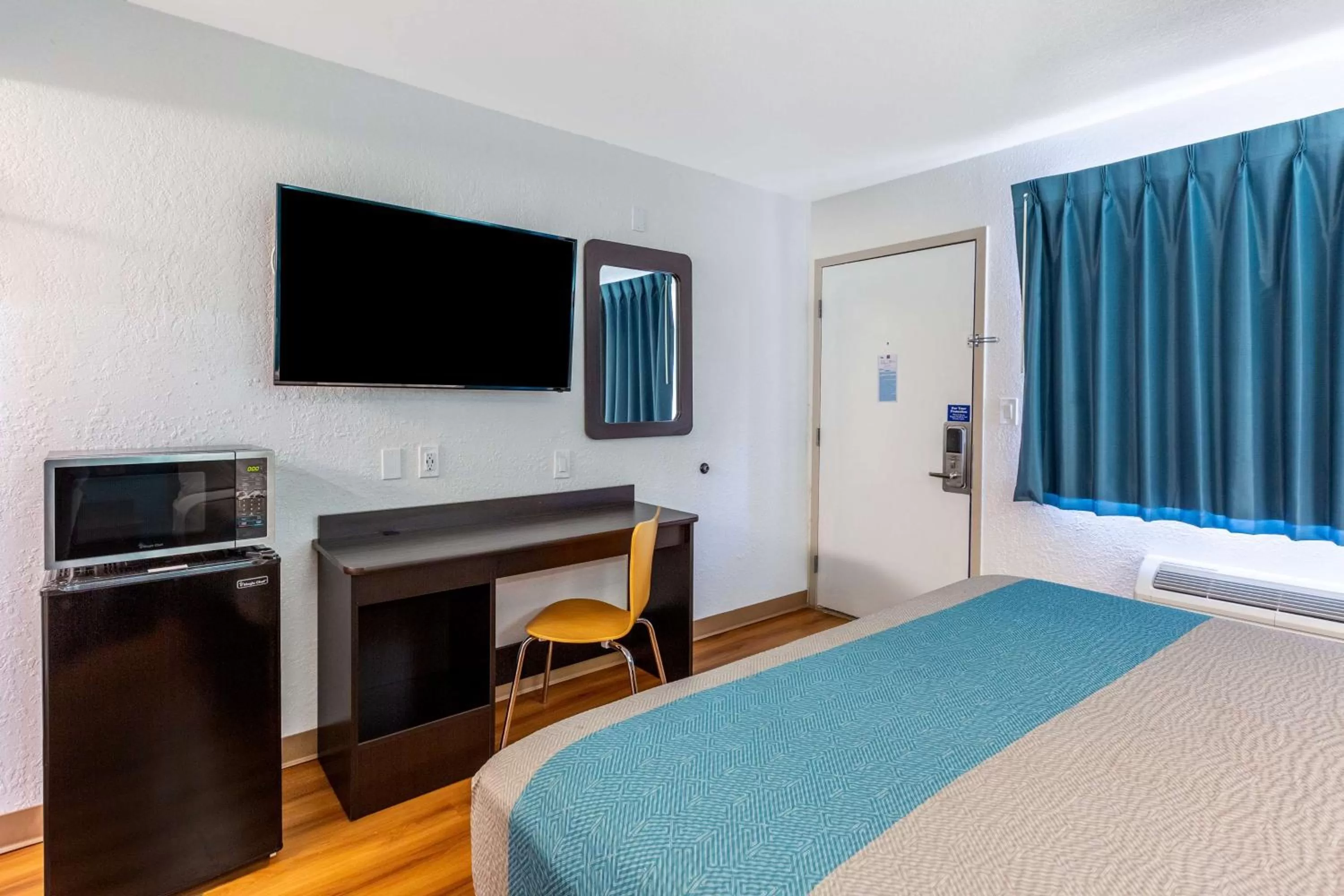 Photo of the whole room, Bed in Motel 6-Valdosta, GA - University