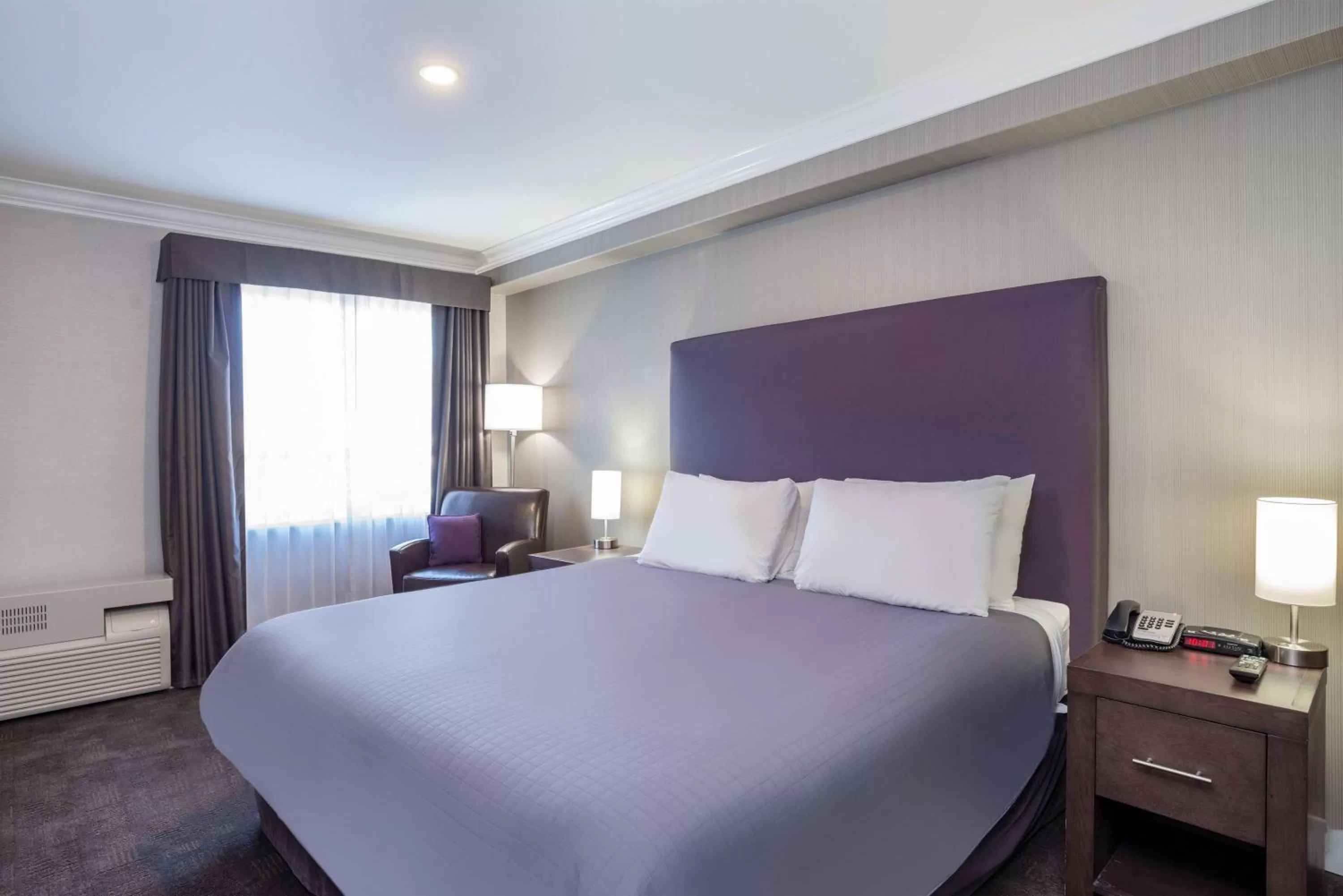 Standard Suite, 1 King Bed, Kitchenette in Sandman Hotel and Suites Abbotsford