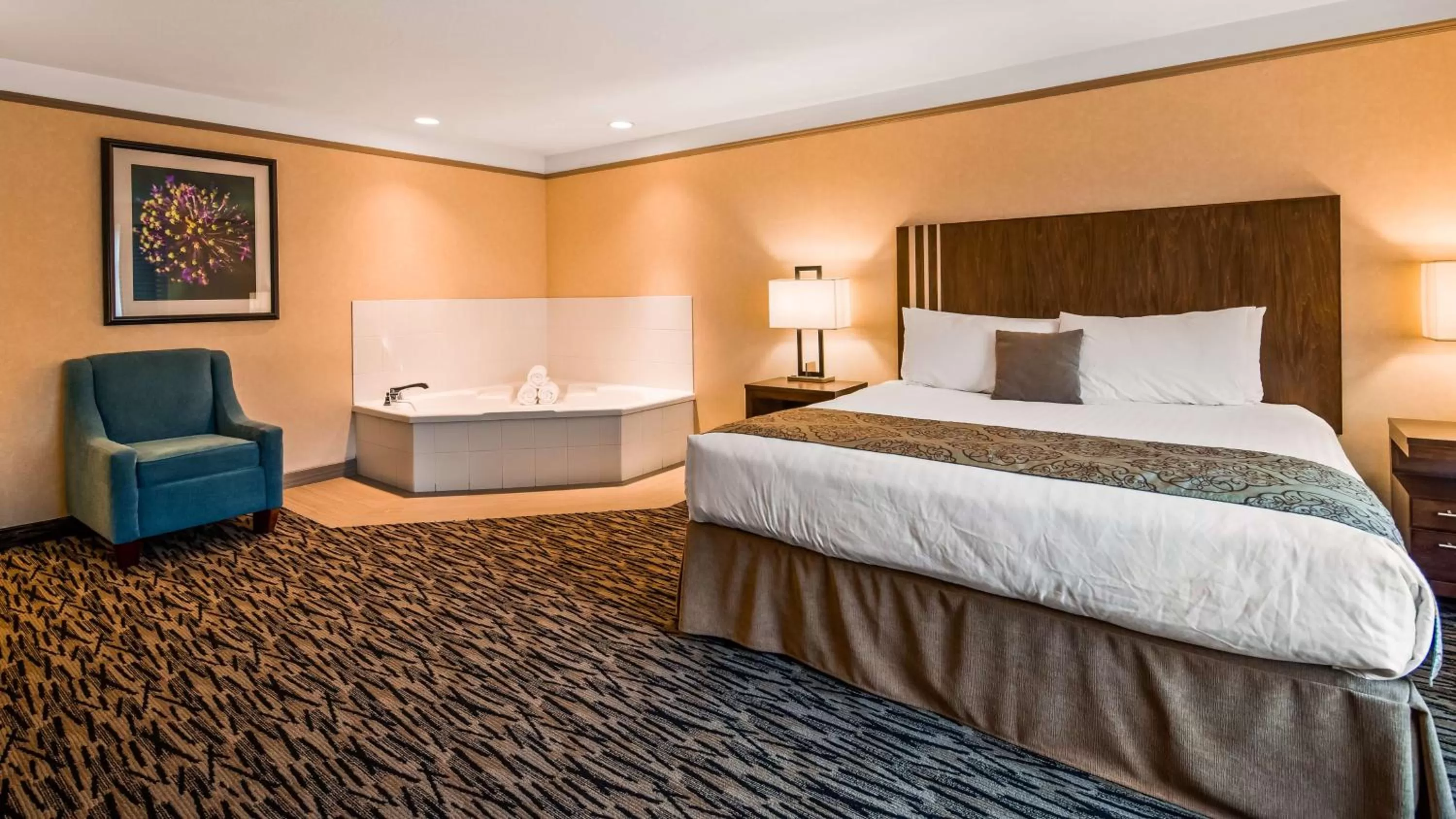King Suite with Spa Bath - Non-Smoking in Best Western Plus Pitt Meadows Inn & Suites