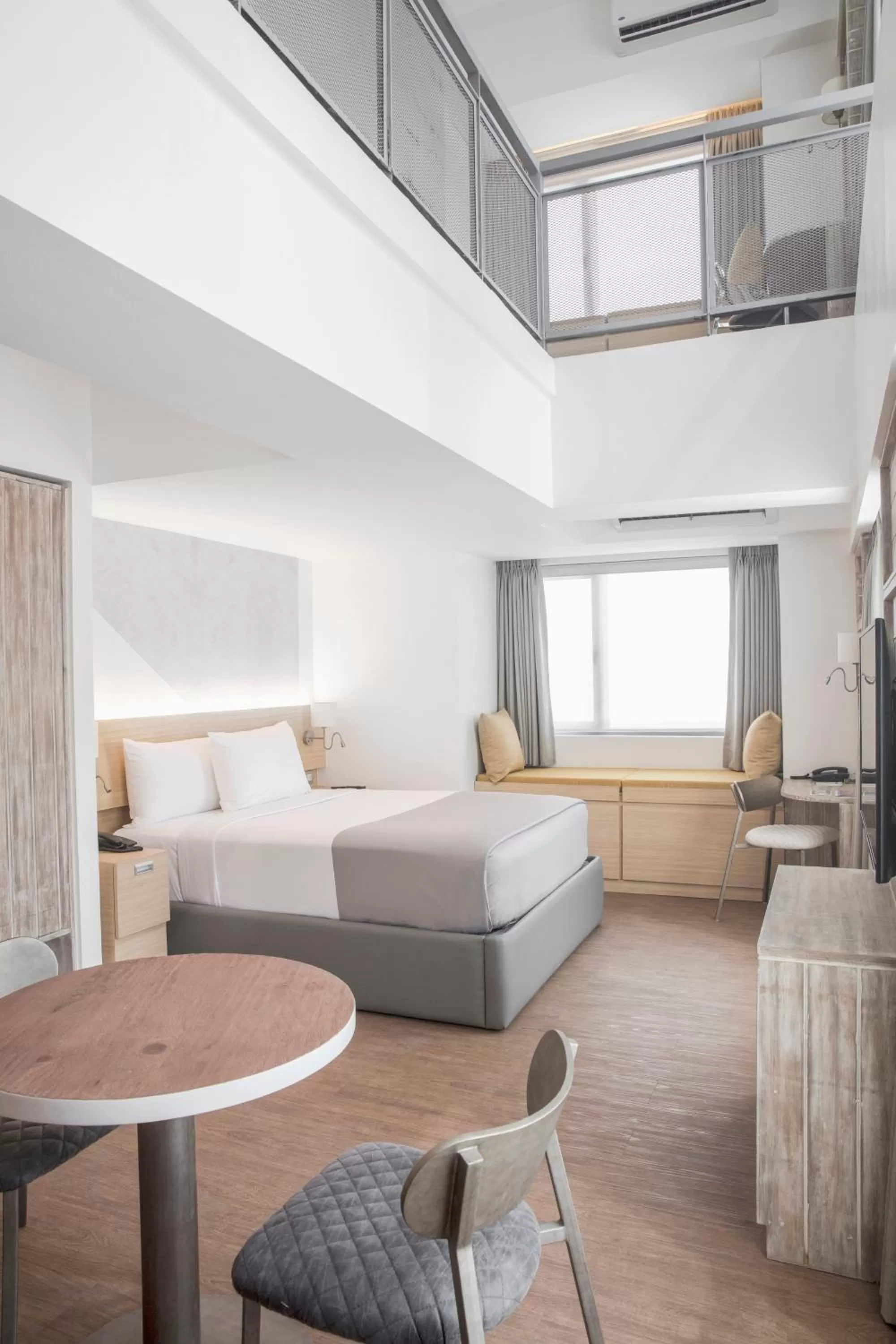 Living room, Bed in TRYP by Wyndham Mall of Asia Manila