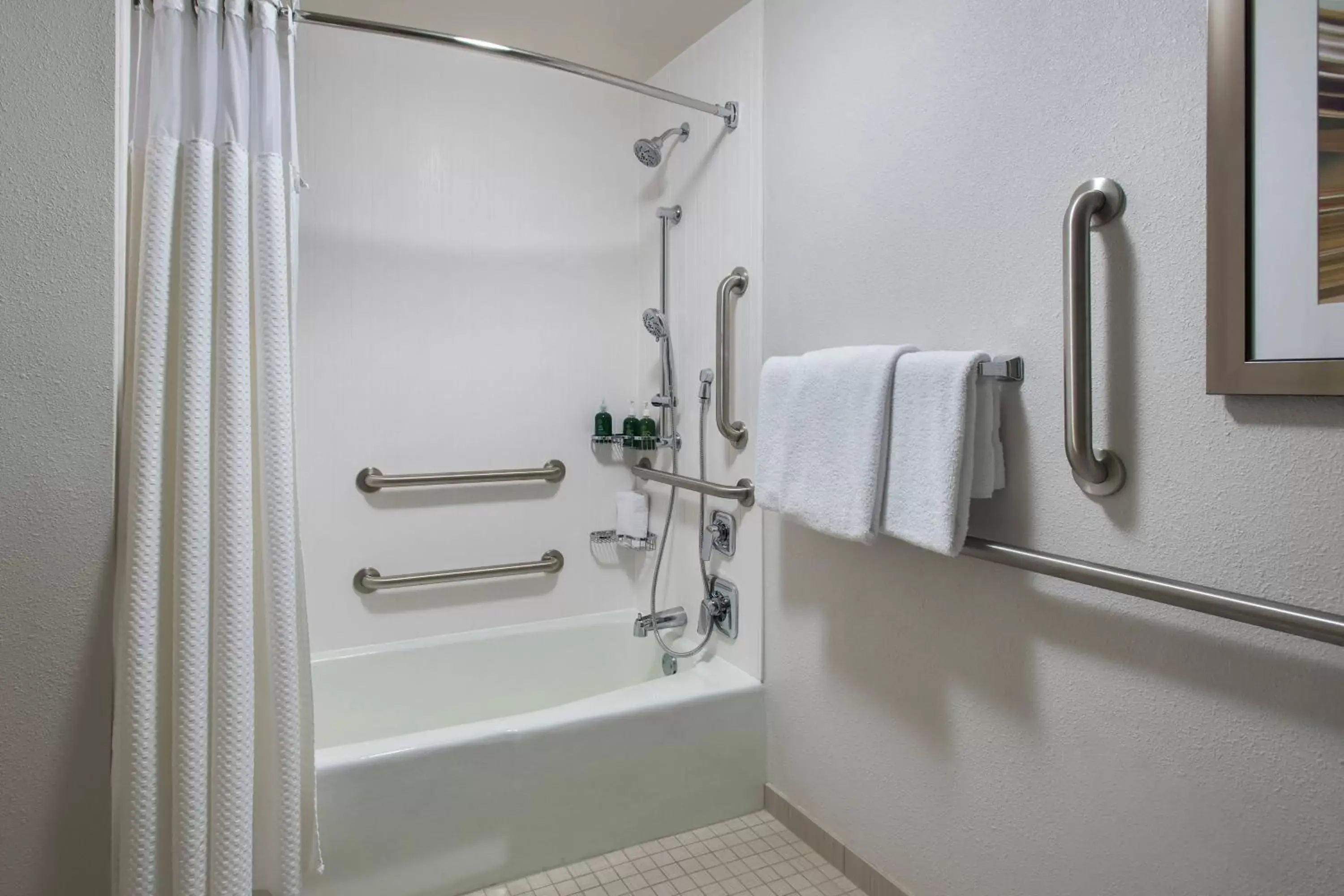 Bathroom in Courtyard by Marriott Lincroft Red Bank