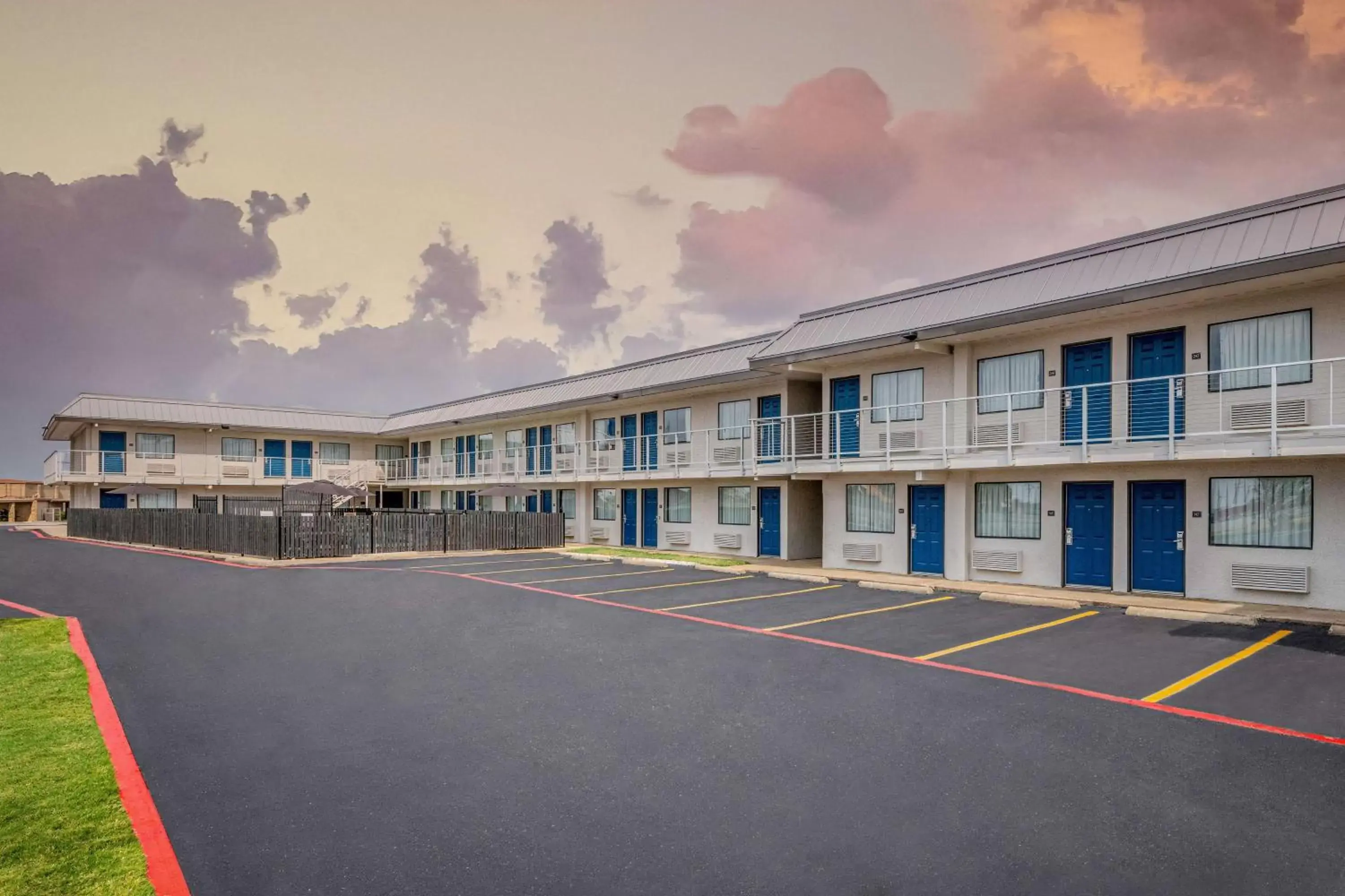Property building in Motel 6-Euless, TX - Dallas
