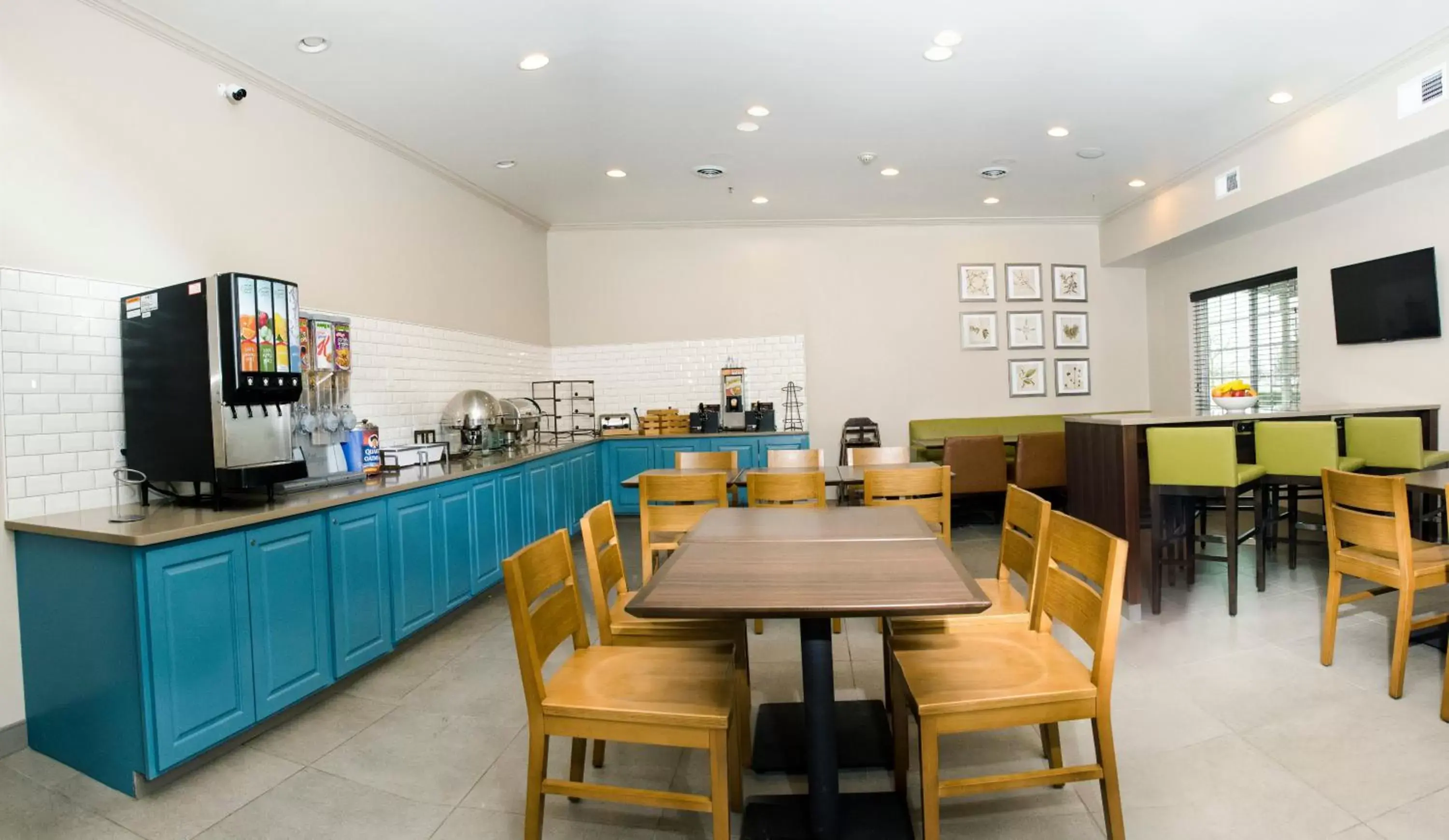 Communal kitchen, Restaurant/Places to Eat in Country Inn & Suites by Radisson, Winchester, VA