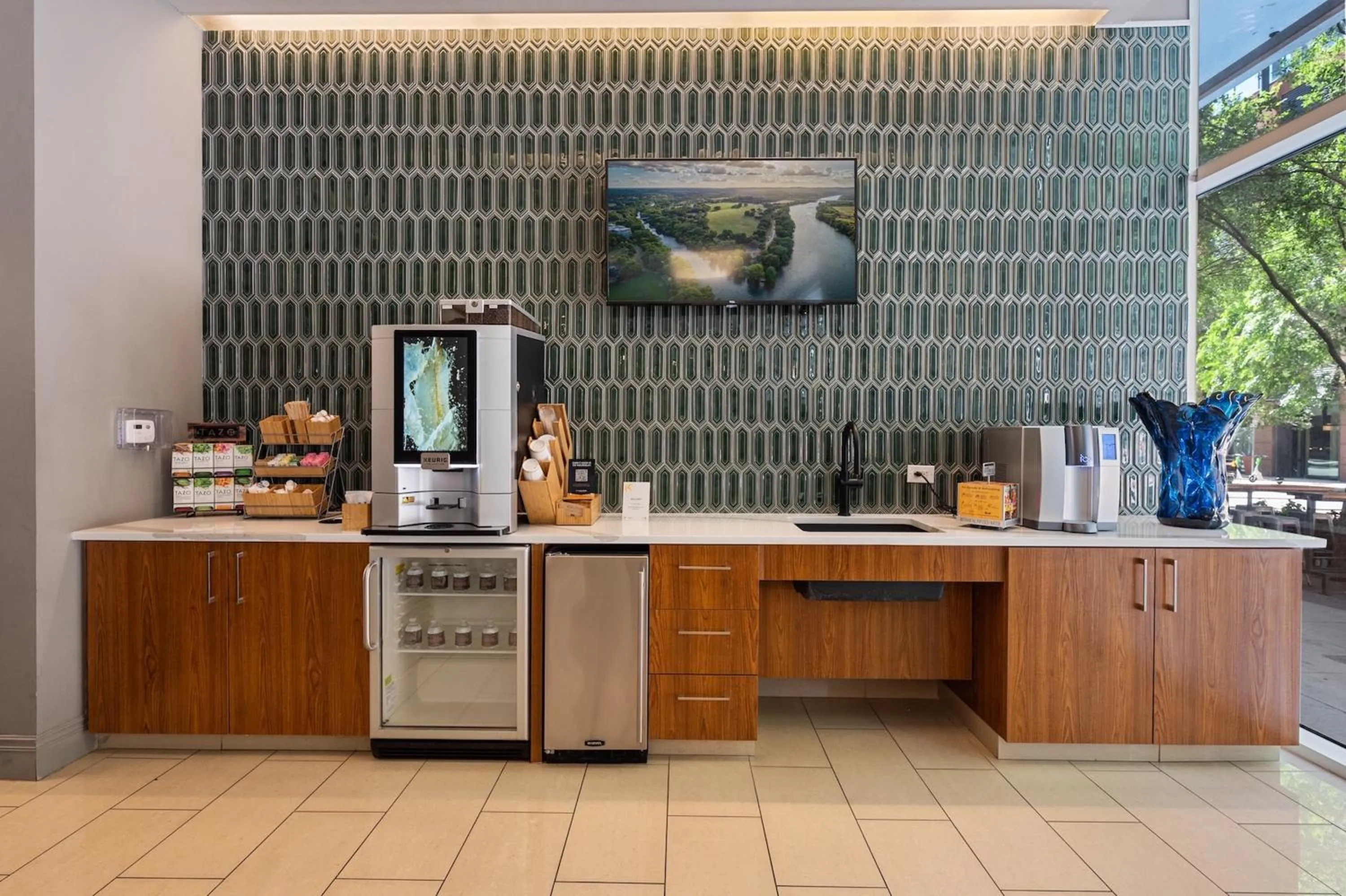 Coffee/tea facilities, Kitchen/Kitchenette in Kasa Lady Bird Lake Austin