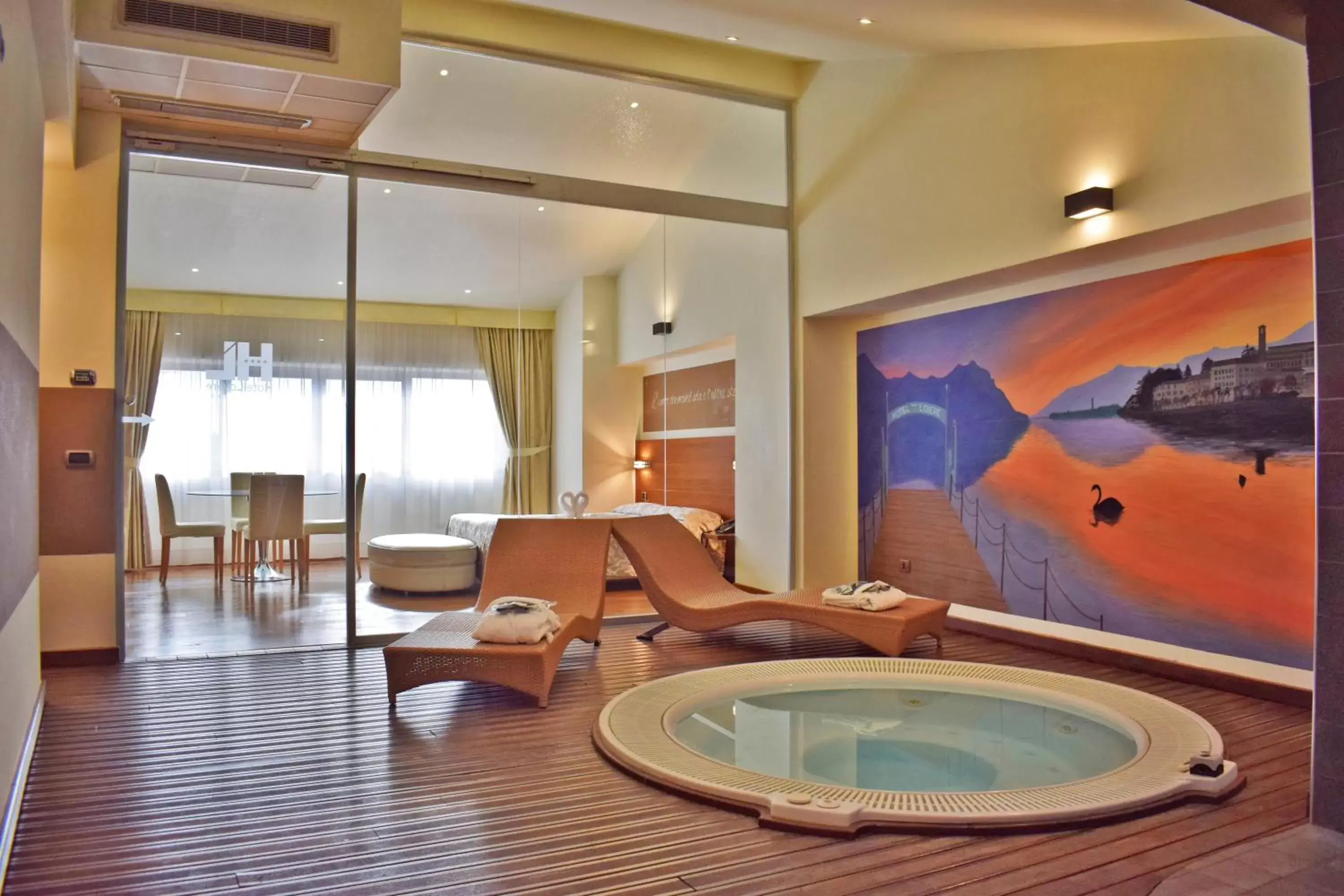 Hot Tub in Hotel Lovere Resort & Spa