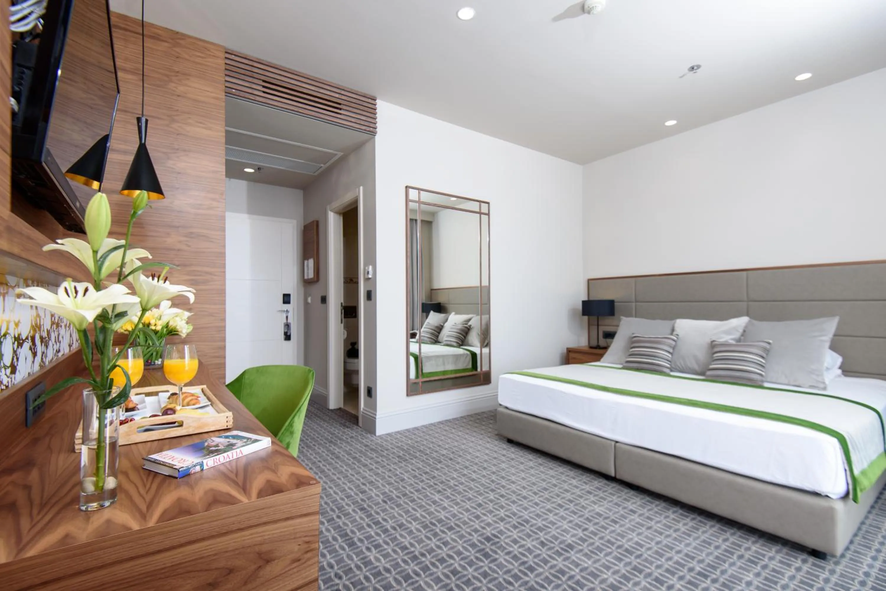 Spring, Bed in Royal Neptun Hotel