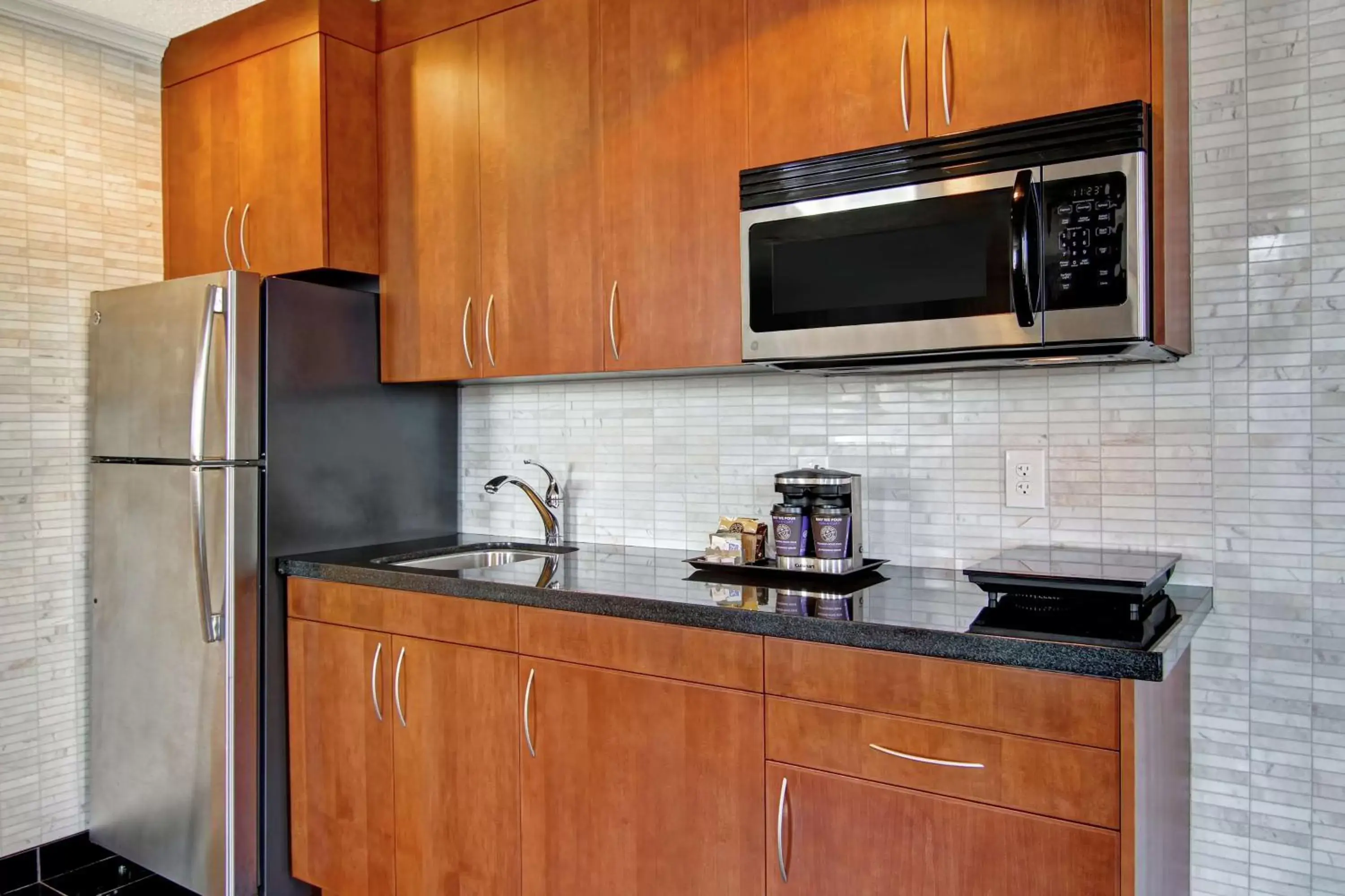 Kitchen or kitchenette, Kitchen/Kitchenette in DoubleTree by Hilton Toronto Downtown