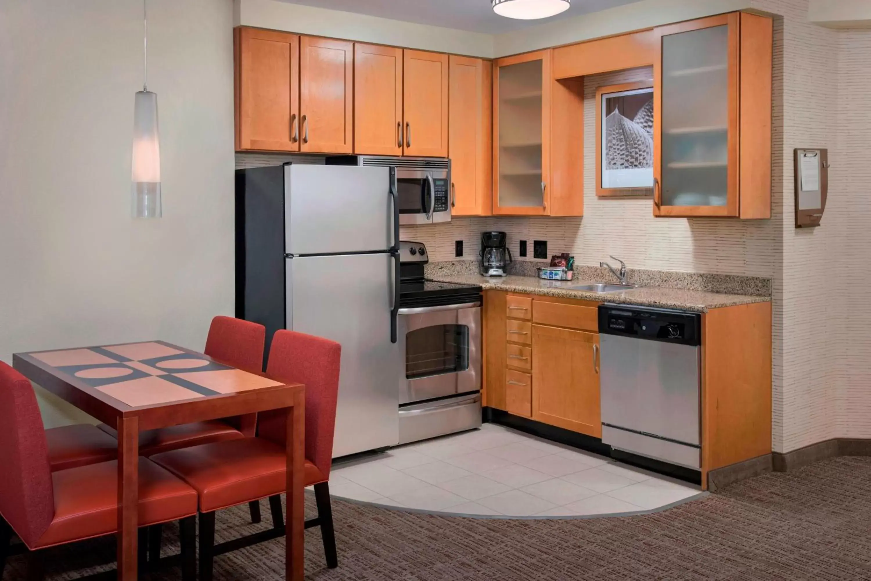 Bedroom, Kitchen/Kitchenette in Residence Inn Alexandria Old Town South at Carlyle