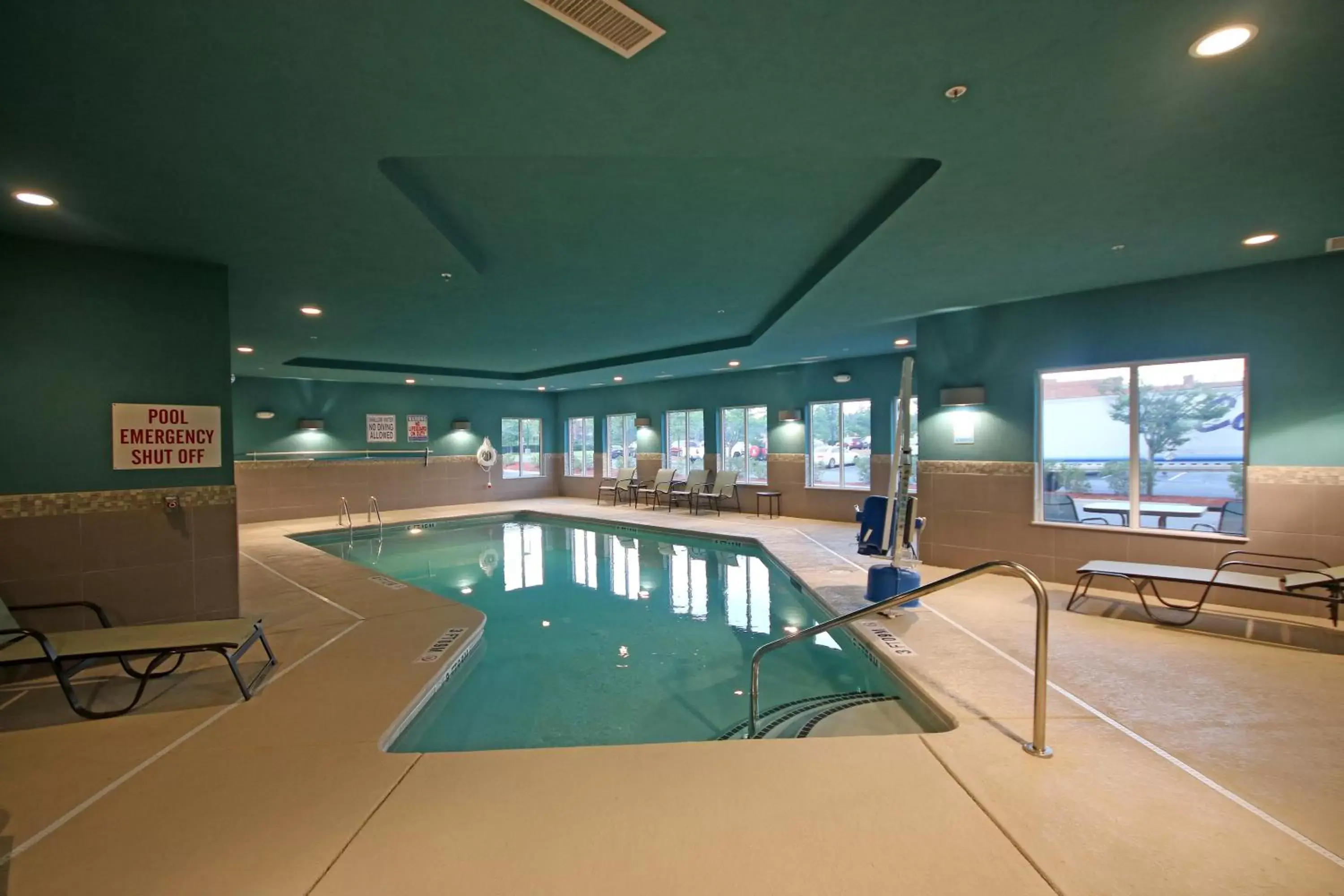 Swimming Pool in Holiday Inn Express & Suites Charlotte North, an IHG Hotel