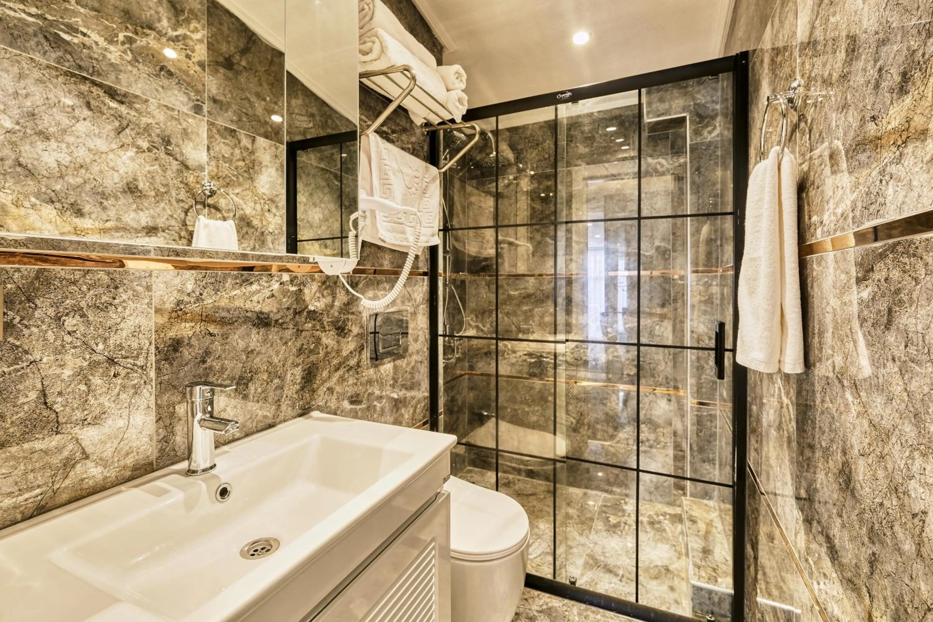 Toilet in Hub Suite Istanbul